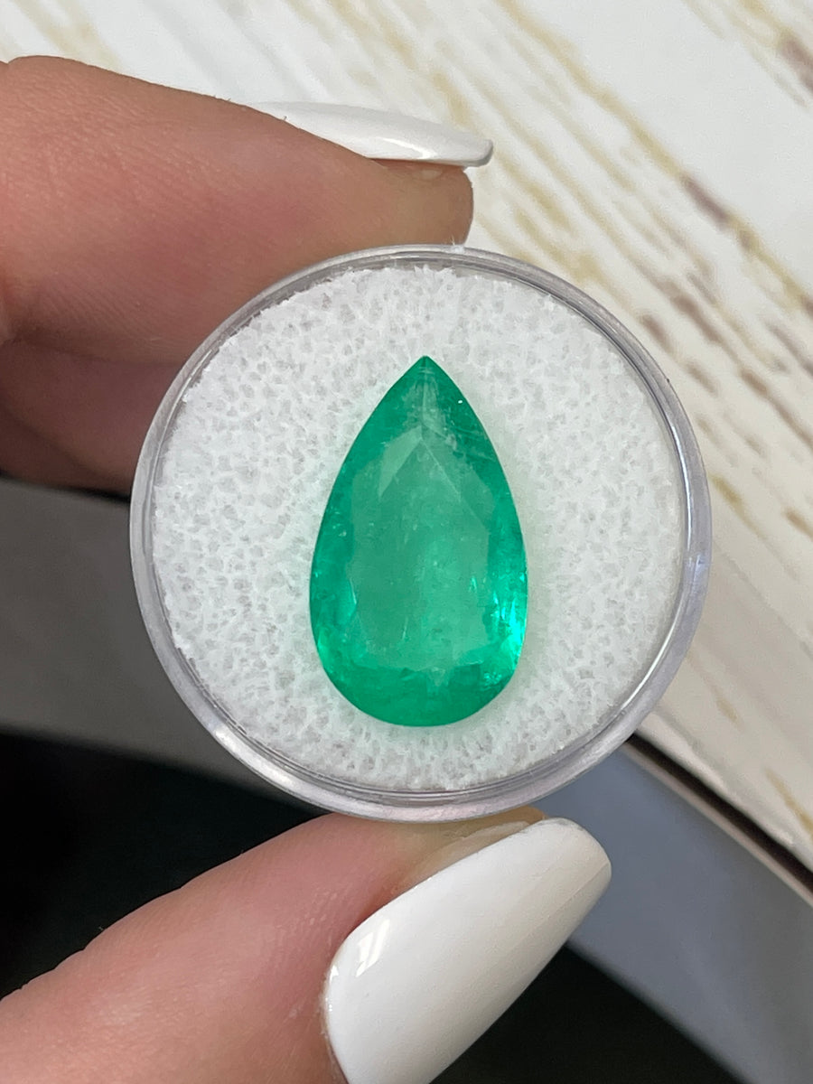 High-Quality Colombian Emerald - 7.94 Carat Pear Shaped Gemstone