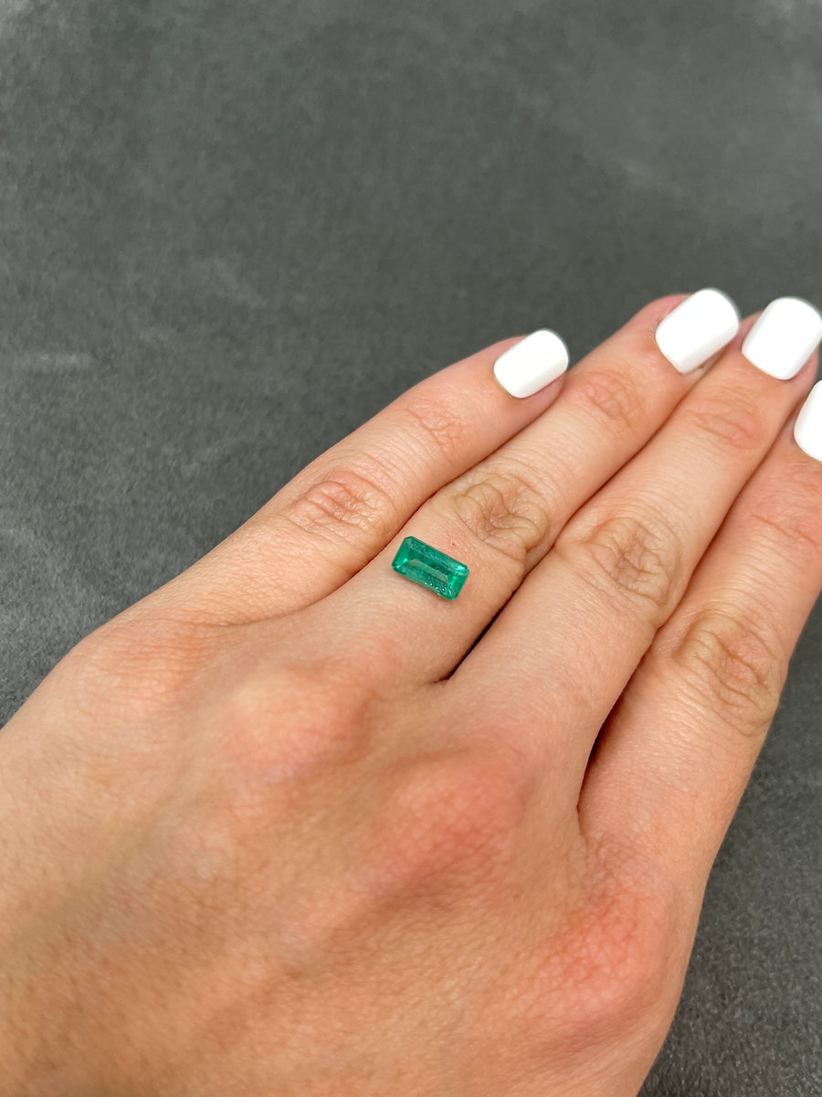 Exquisite Elongated Emerald Cut Emerald - 1.29 Carats - Colombia Origin