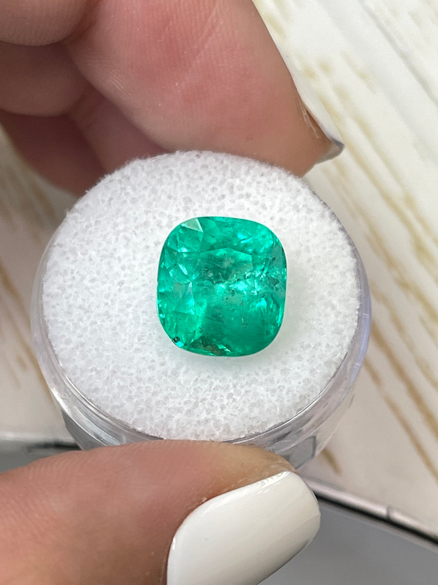 Vibrant Green Colombian Emerald - 6.20 Carat Cushion Cut Gemstone