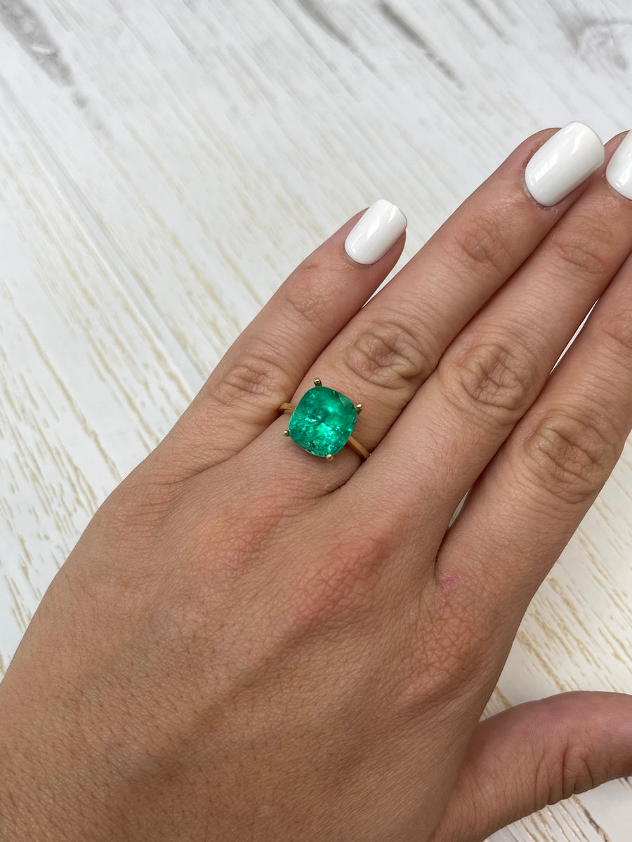 Gorgeous 6.20 Carat Green Colombian Emerald - Cushion Cut