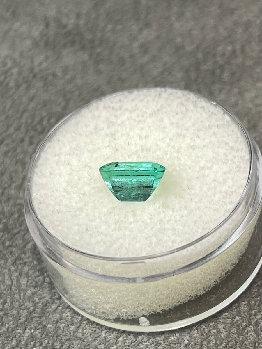 Vivid Bluish Green 1.69 Carat Colombian Emerald in Loose Form