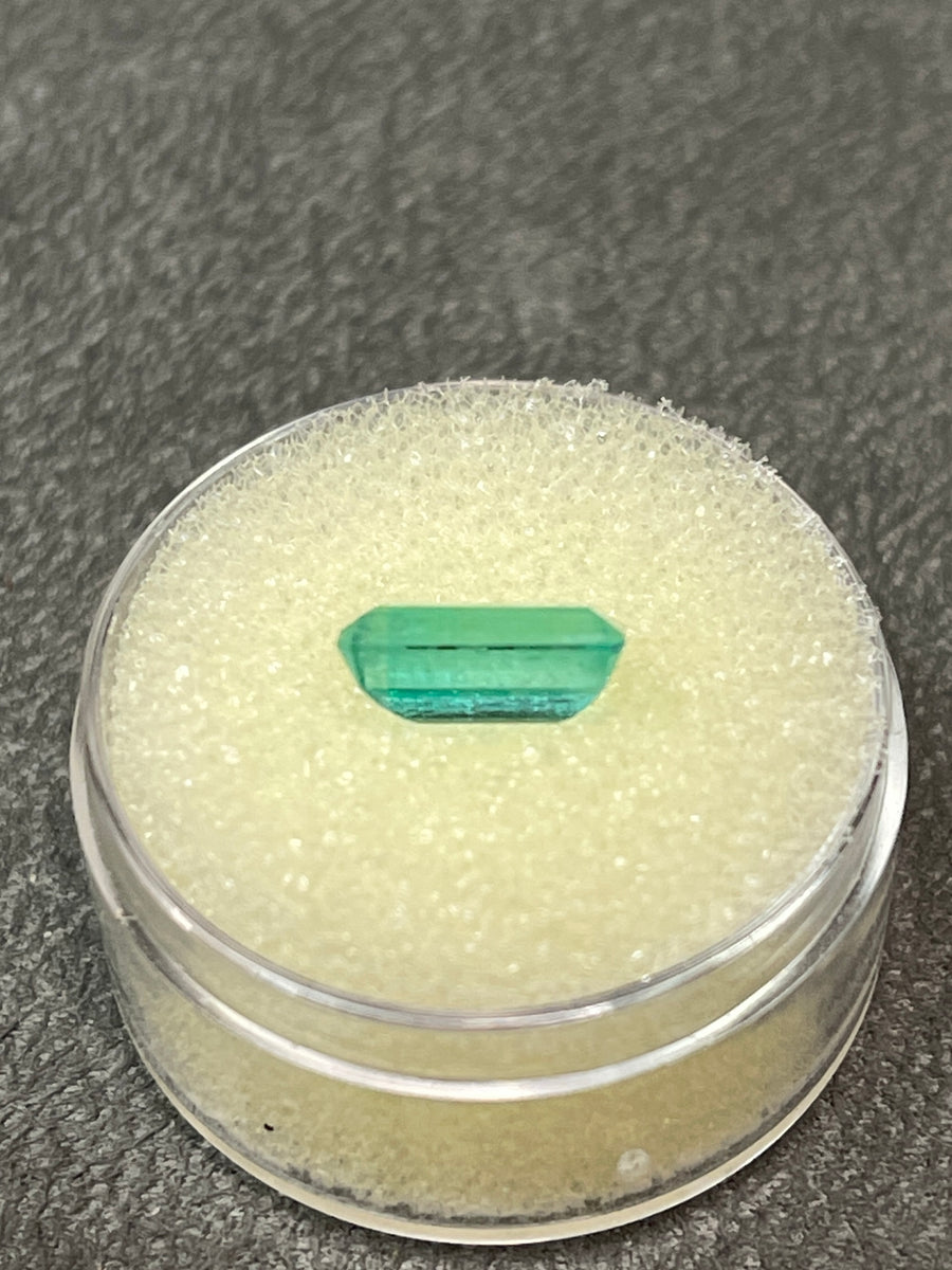 1.75 Carat Colombian Emerald: A Radiant Bluish Green Gem