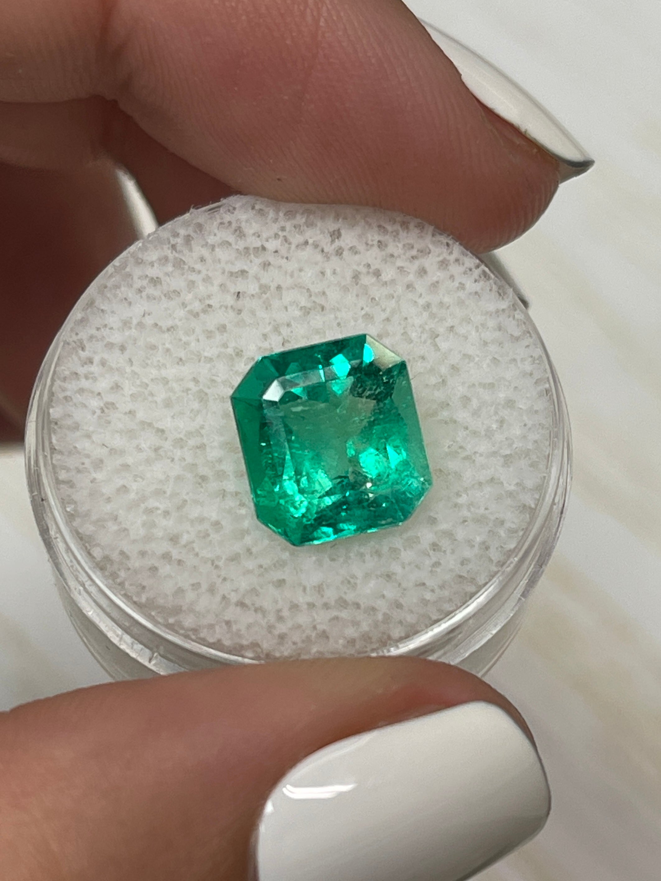 4.20 Carat Asscher-Cut Colombian Emerald - Brilliant and Loose (10x10 mm)