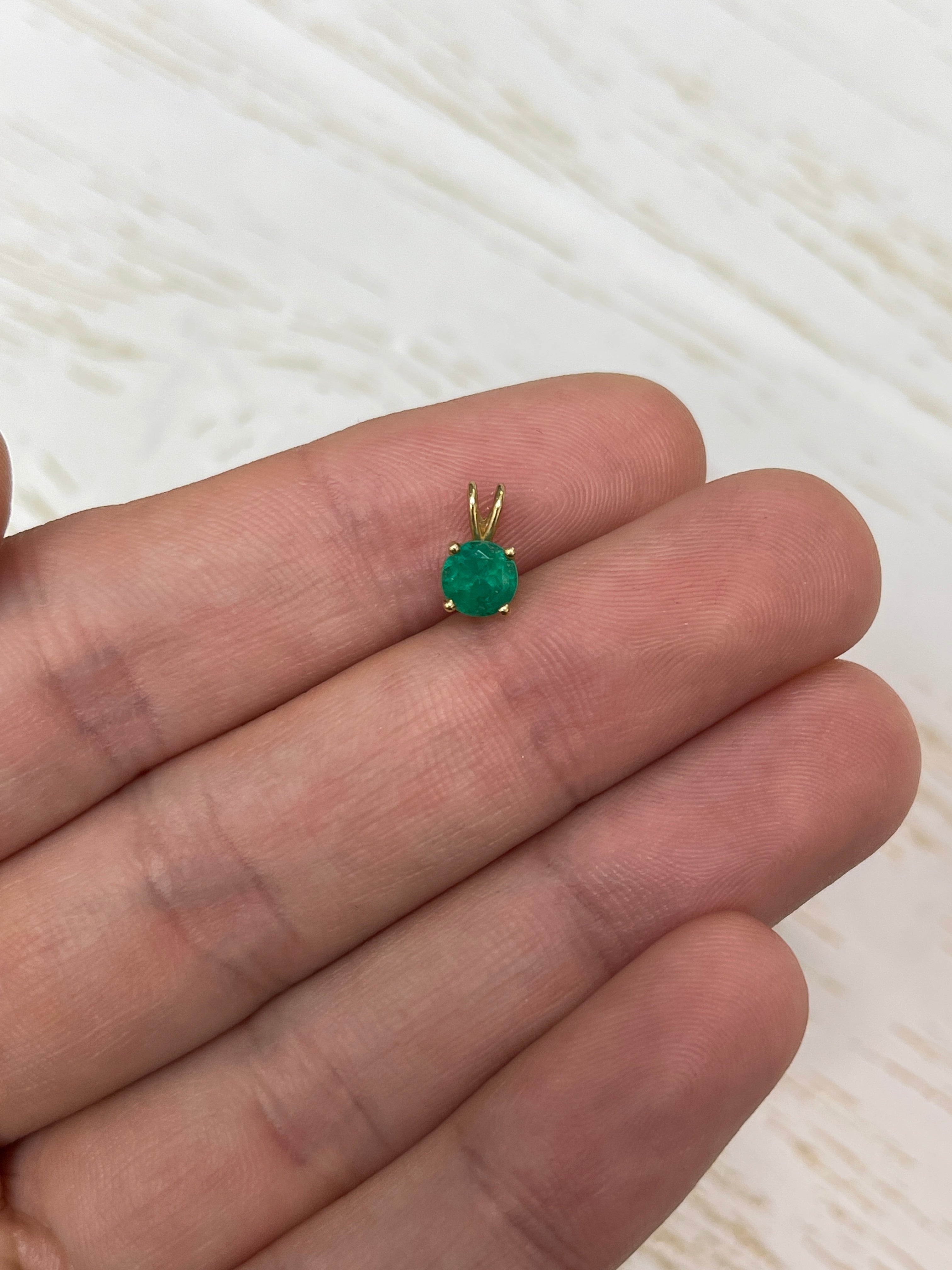 0.50 carat Round Colombian Emerald 14K Solitaire Pendant - JR Colombian Emeralds