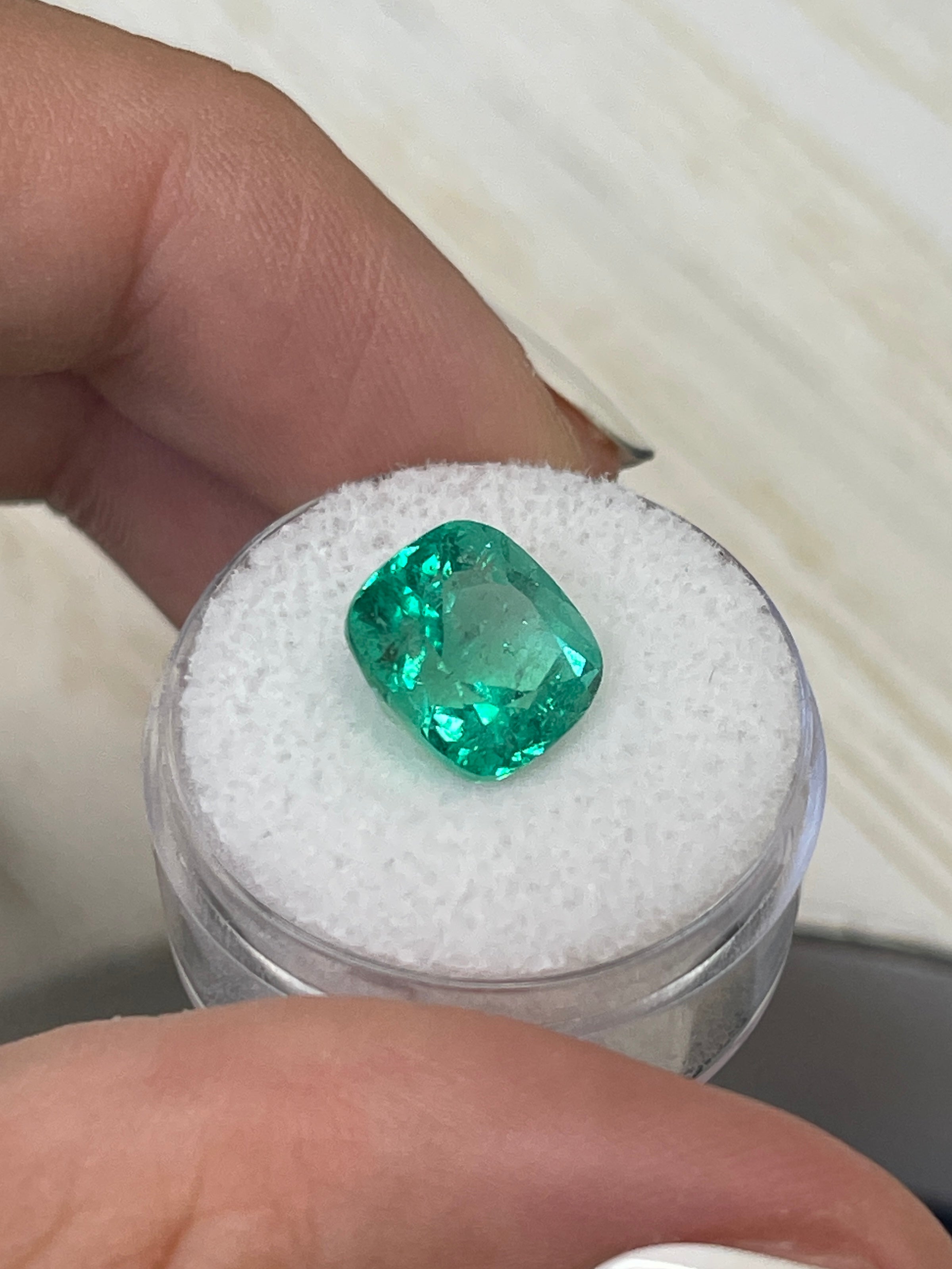 Stunning 5.29 Carat Cushion Cut Colombian Emerald - Certified