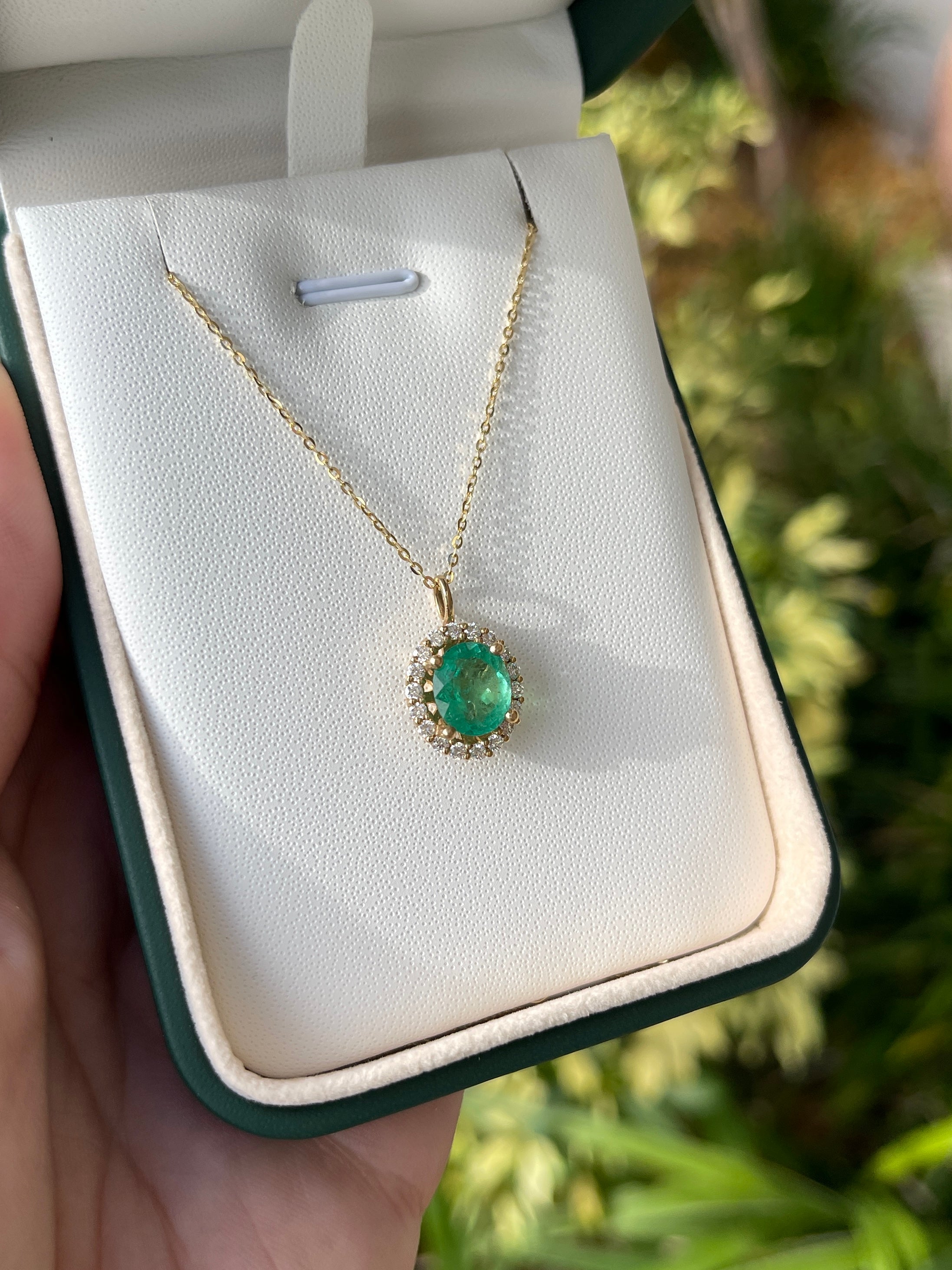 3.25tcw Emerald Oval & Diamond Halo Necklace Gold 14K - JR Colombian Emeralds