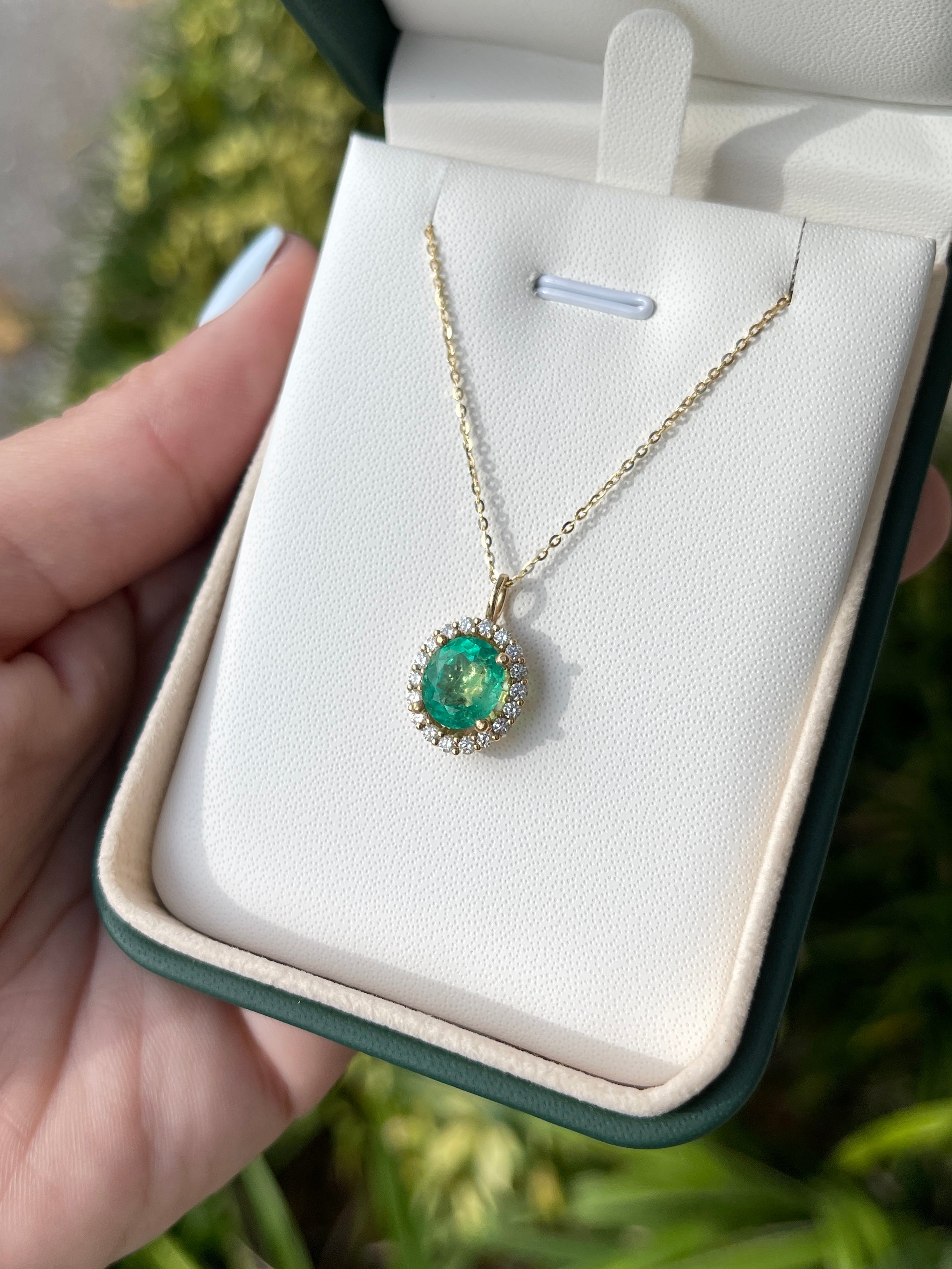 3.25tcw Emerald Oval & Diamond Halo Necklace Gold 14K - JR Colombian Emeralds