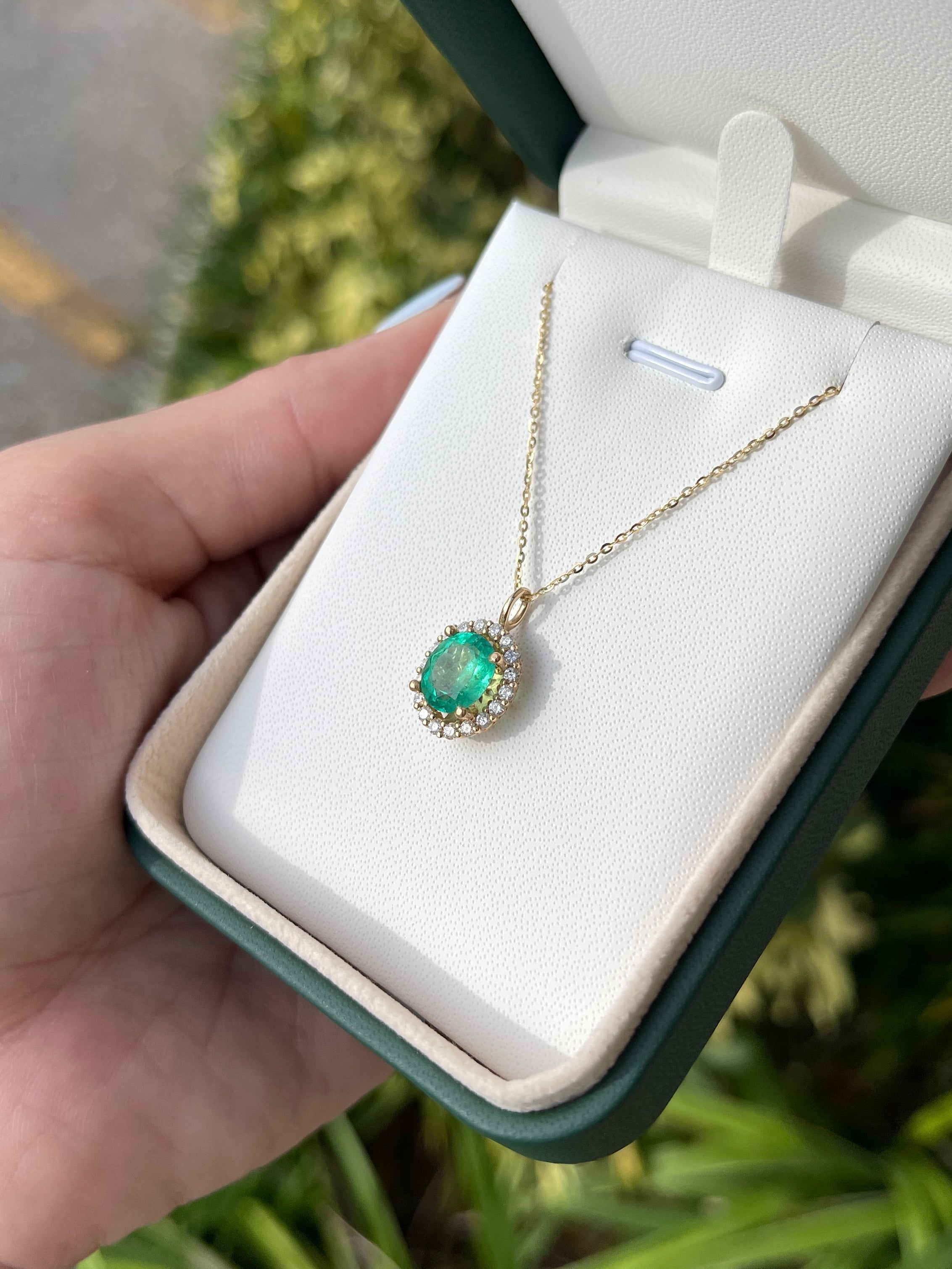 3.25tcw Emerald Oval & Diamond Halo Necklace Gold 14K - JR Colombian Emeralds