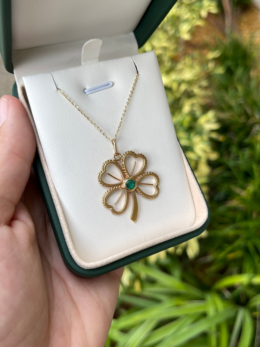 0.85cts Colombian Emerald Round Cut Four Leaf Clover 14K Yellow Gold Pendant Necklace