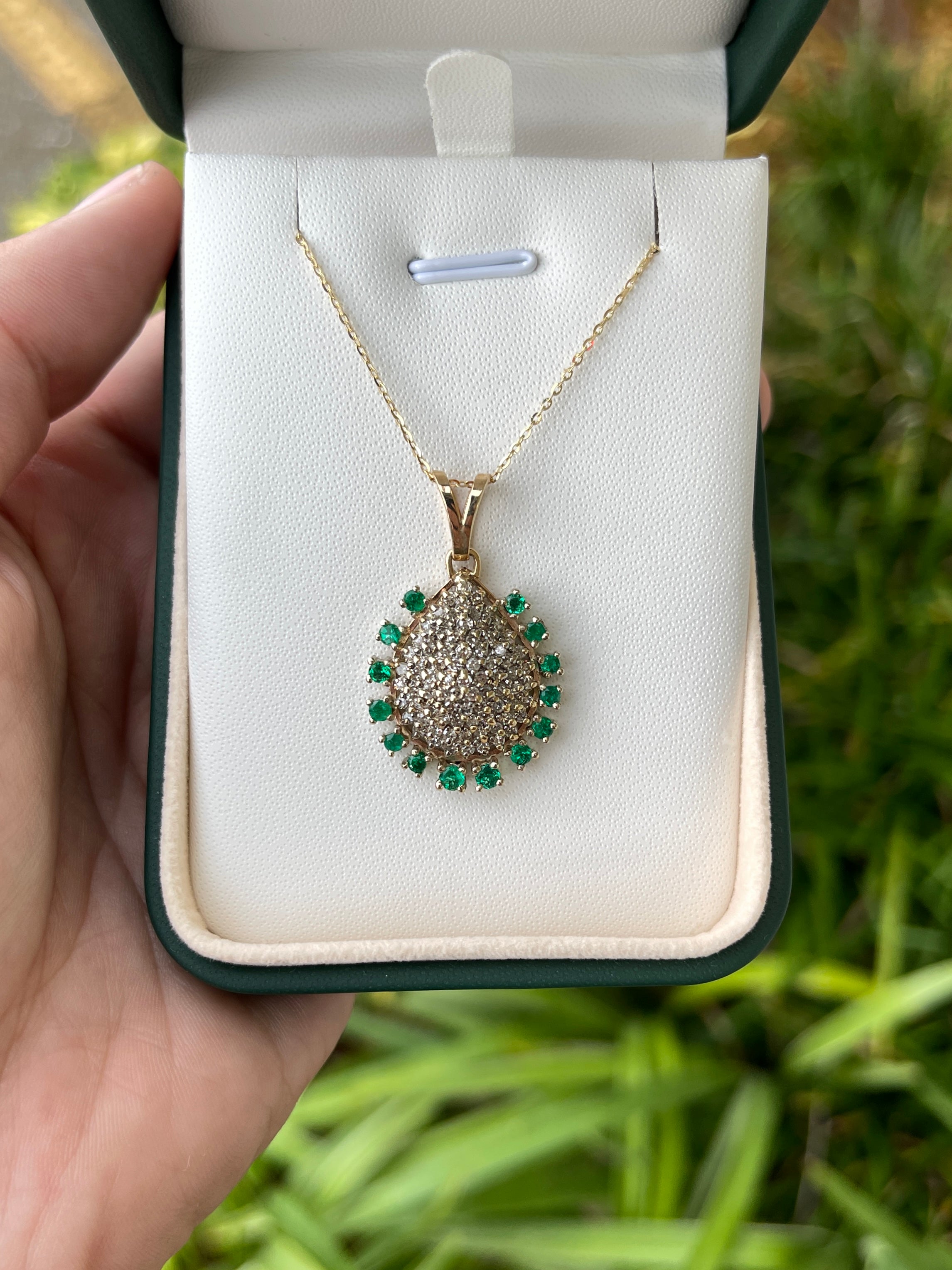 2.80tcw Colombian Emerald & Diamond Vintage Pendant Gold 14K - JR Colombian Emeralds