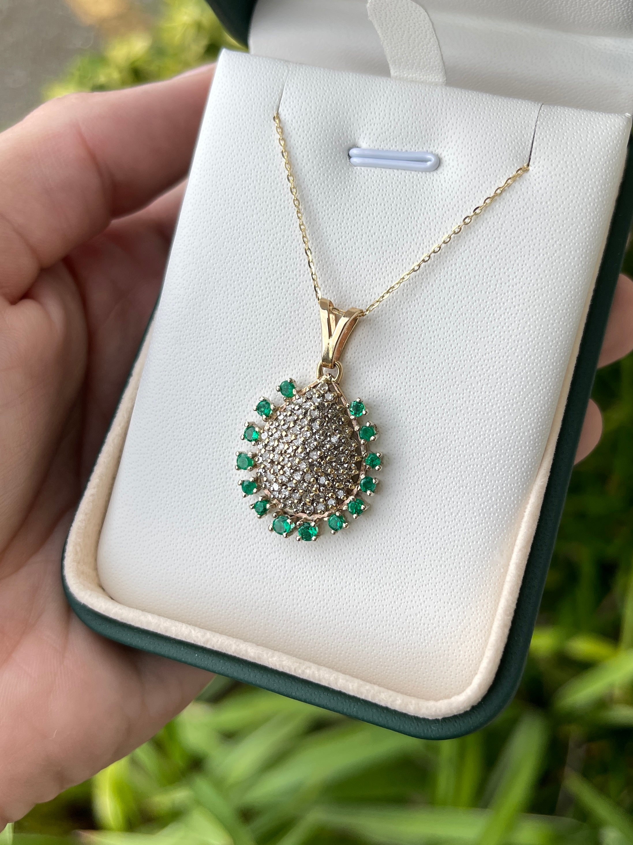 2.80tcw Colombian Emerald & Diamond Vintage Pendant Gold 14K - JR Colombian Emeralds