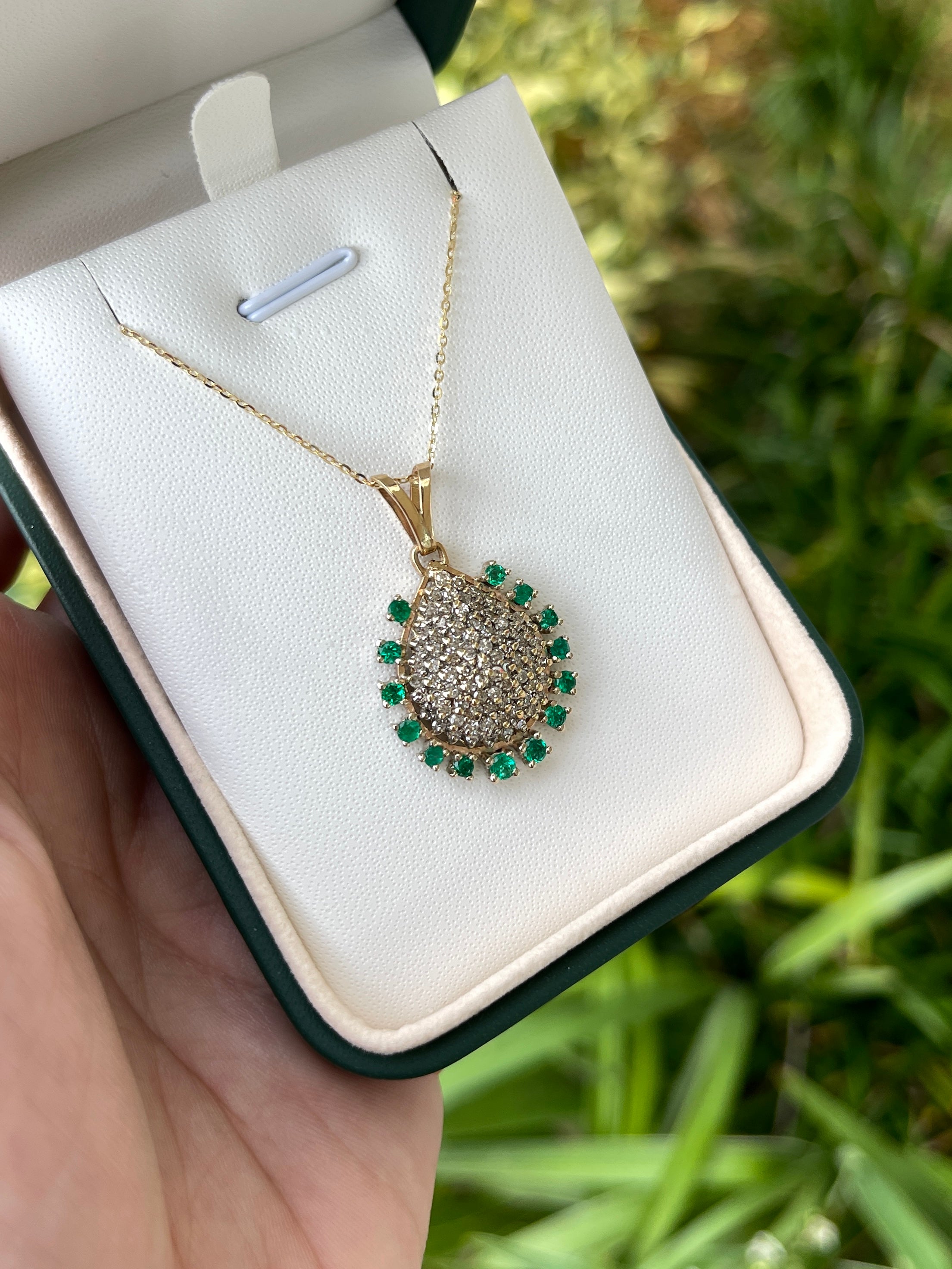 2.80tcw Colombian Emerald & Diamond Vintage Pendant Gold 14K - JR Colombian Emeralds