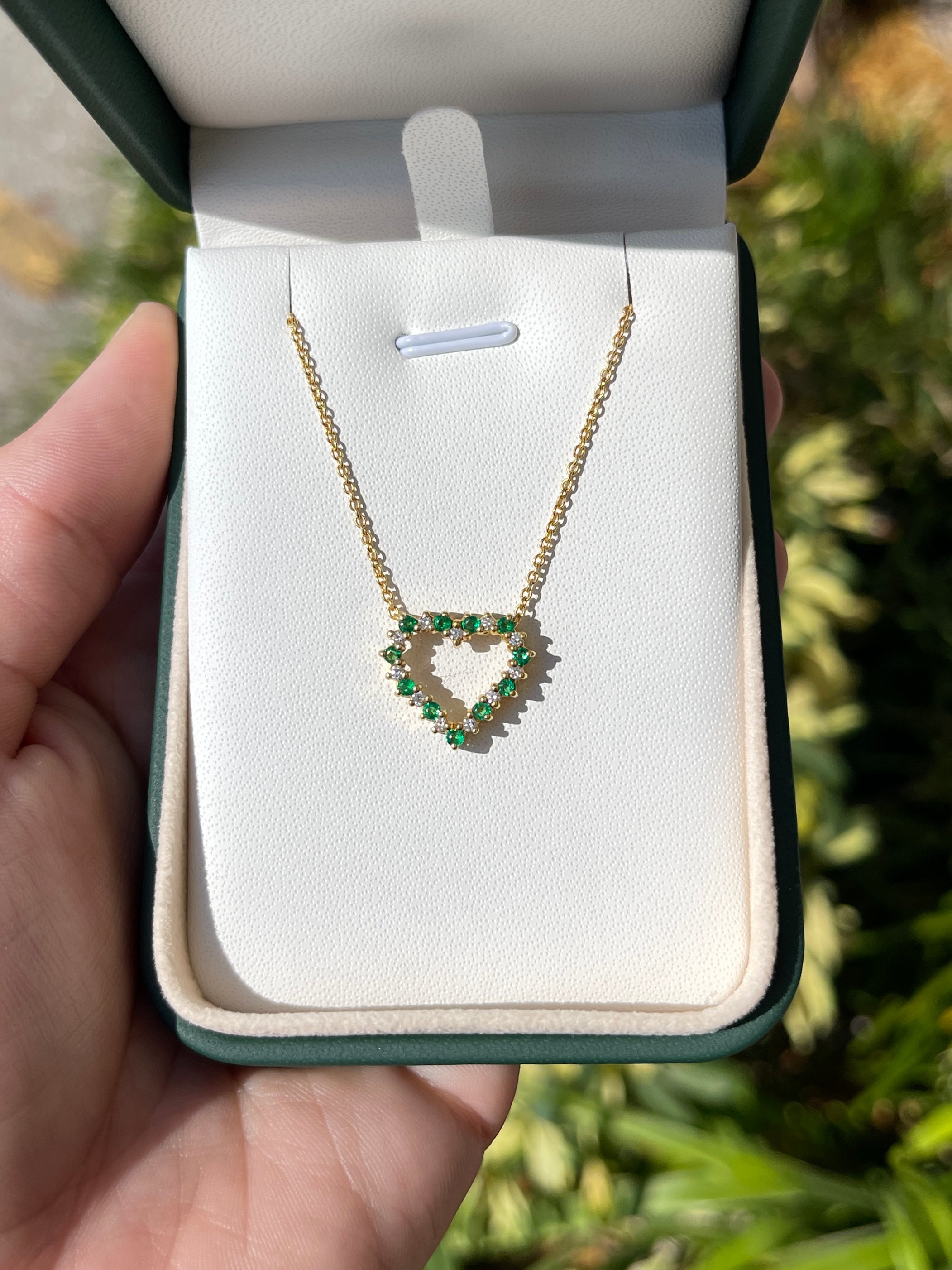 0.55tcw Emerald & Diamond Heart Necklace 18K - JR Colombian Emeralds