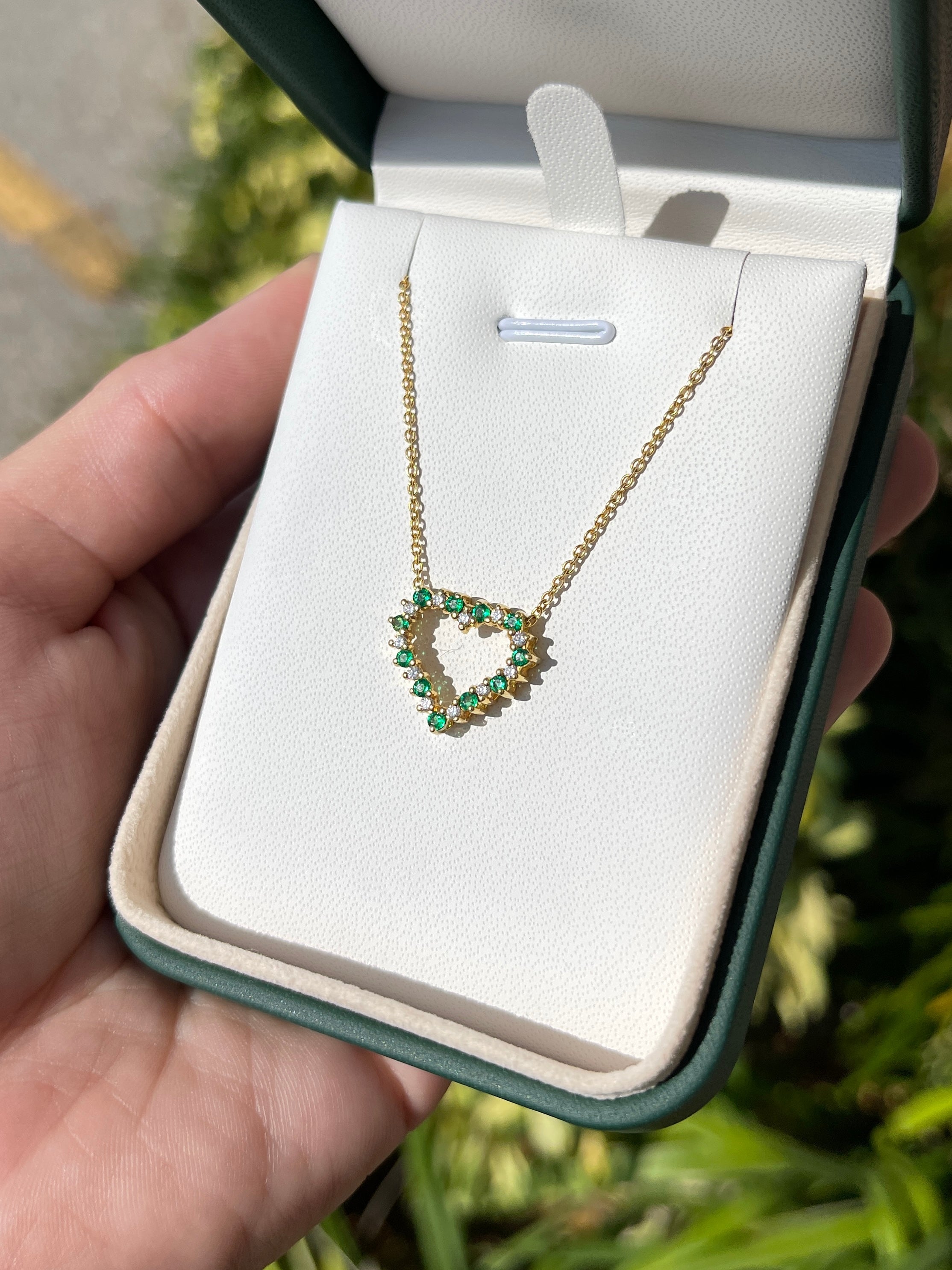 0.55tcw Emerald & Diamond Heart Necklace 18K - JR Colombian Emeralds