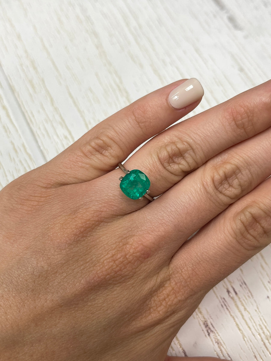 Emerald from Colombia - 3.46 Carats, Cushion-Cut, Green Beauty