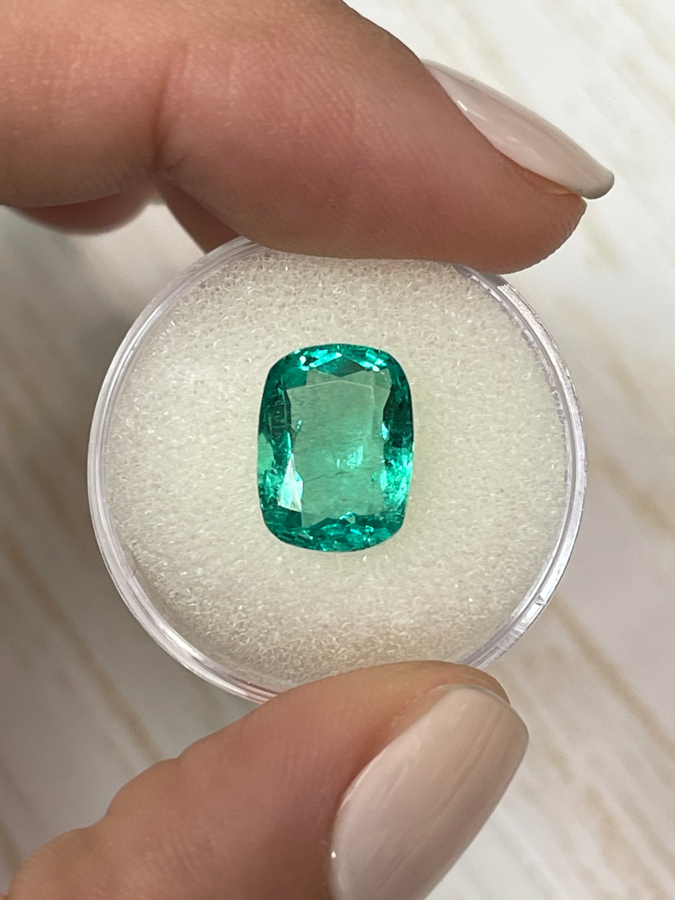 Large 4.07 Carat Colombian Emerald - Natural Green Elongated Cushion Cut - 12x9mm