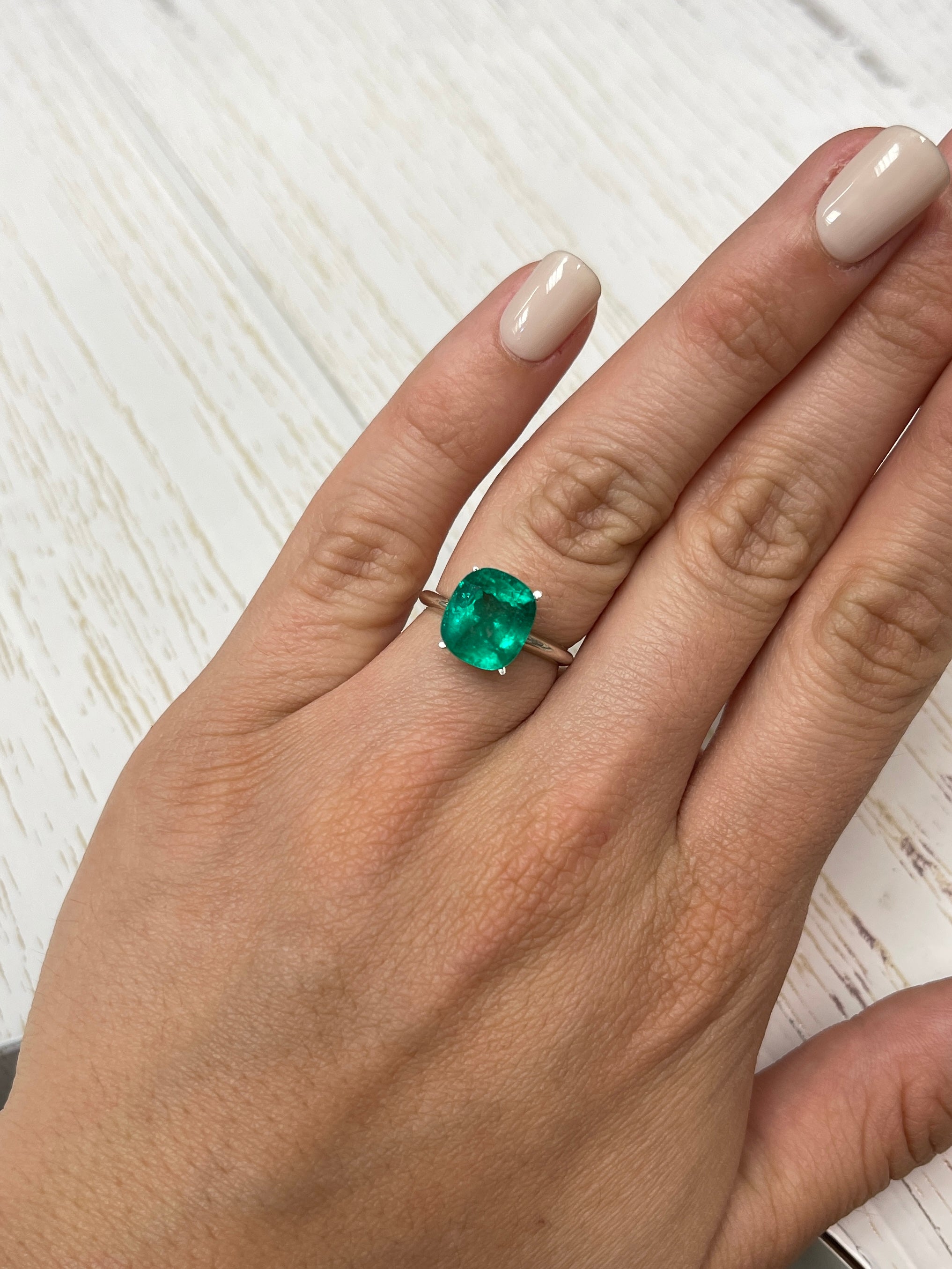 High-Quality Cushion Cut 4.19 Carat Colombian Emerald - Vivid Green