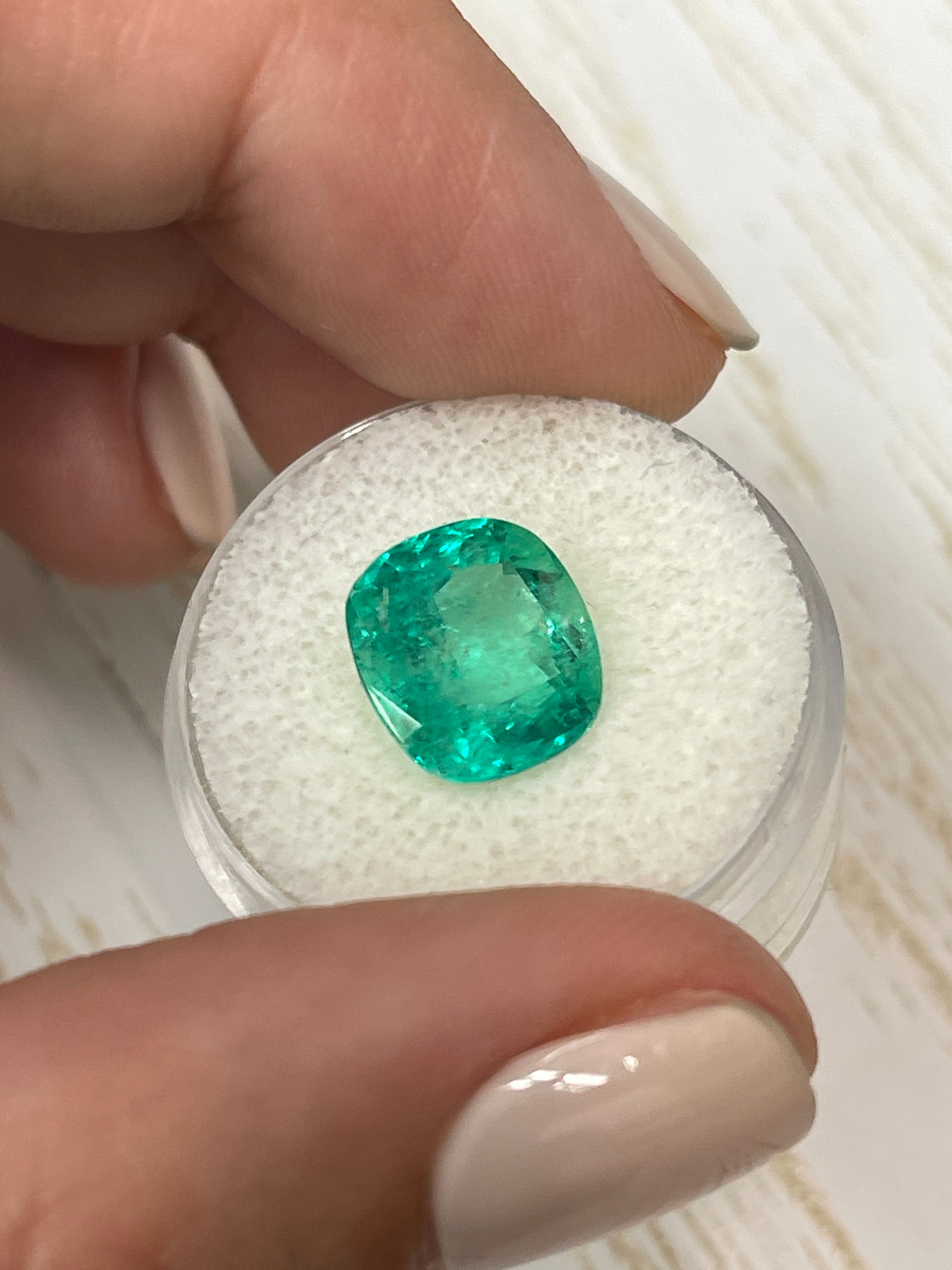 Fine Quality 5.21 Carat Cushion-Cut Colombian Emerald - Certified