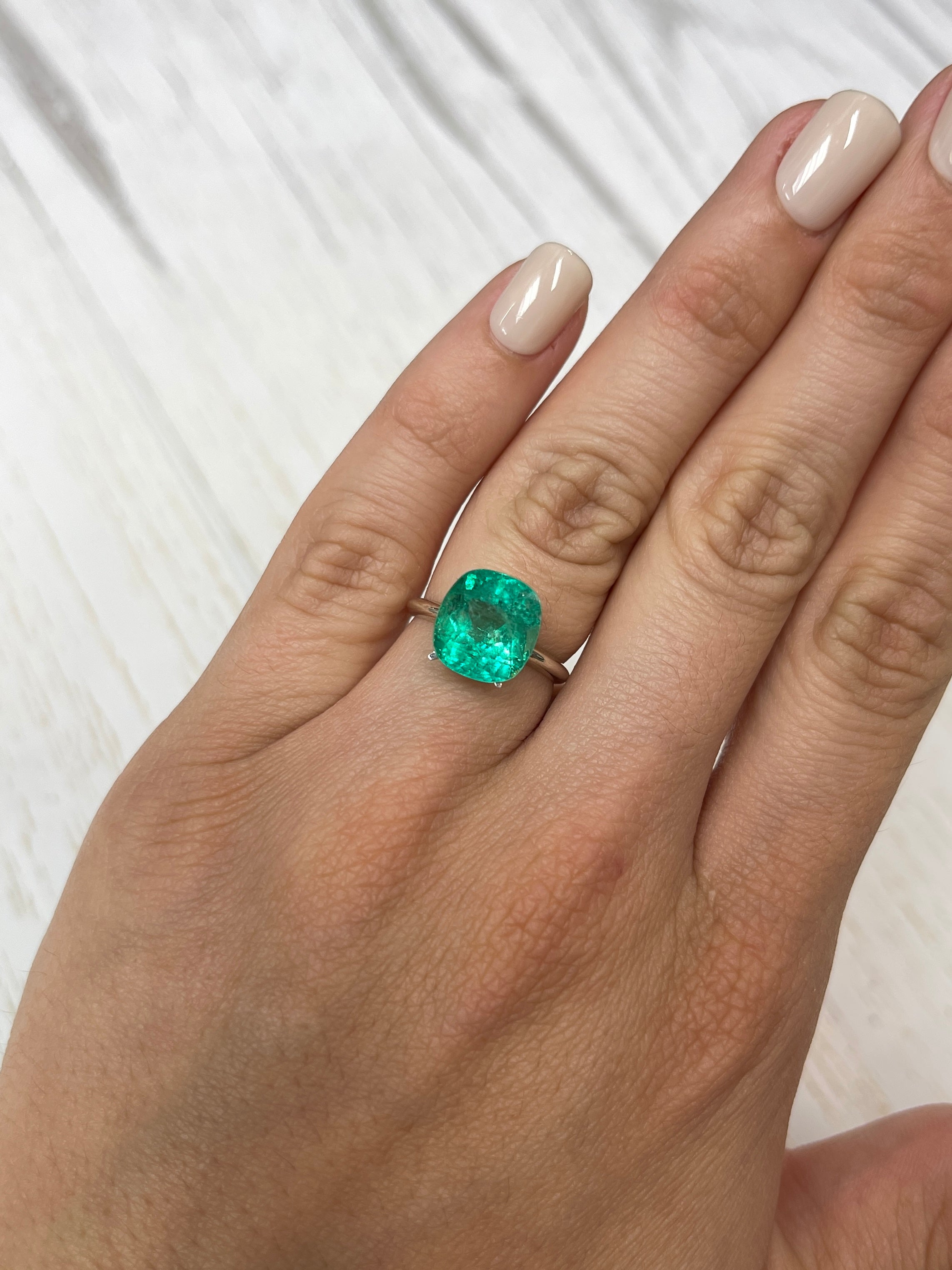 5 cushion cut loose emerald gemstone