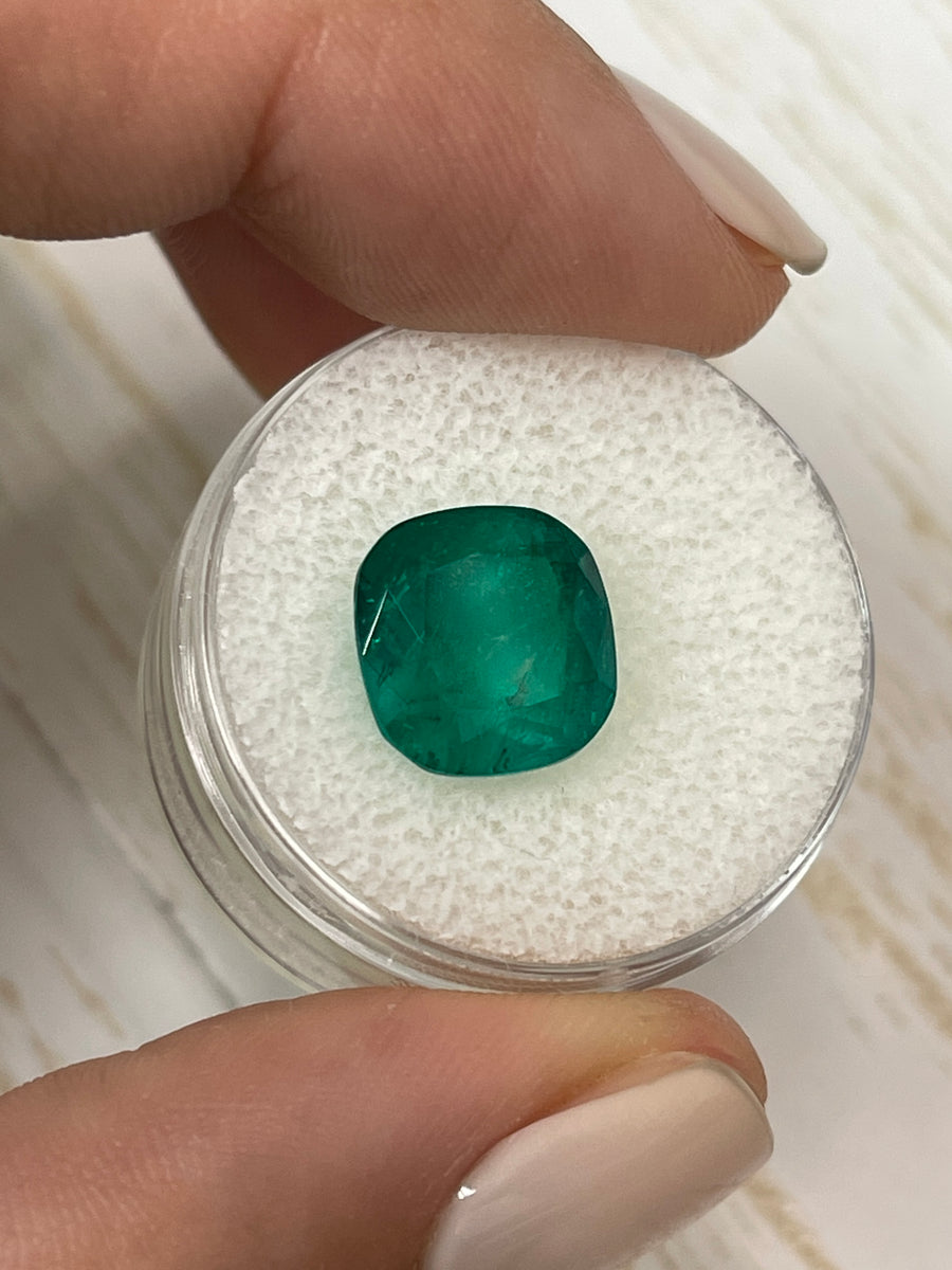 Natural Colombian Emerald - Cushion-Shaped, 5.39 Carats - Intense Muzo Green Color - Minor to Moderate Oil Treatment