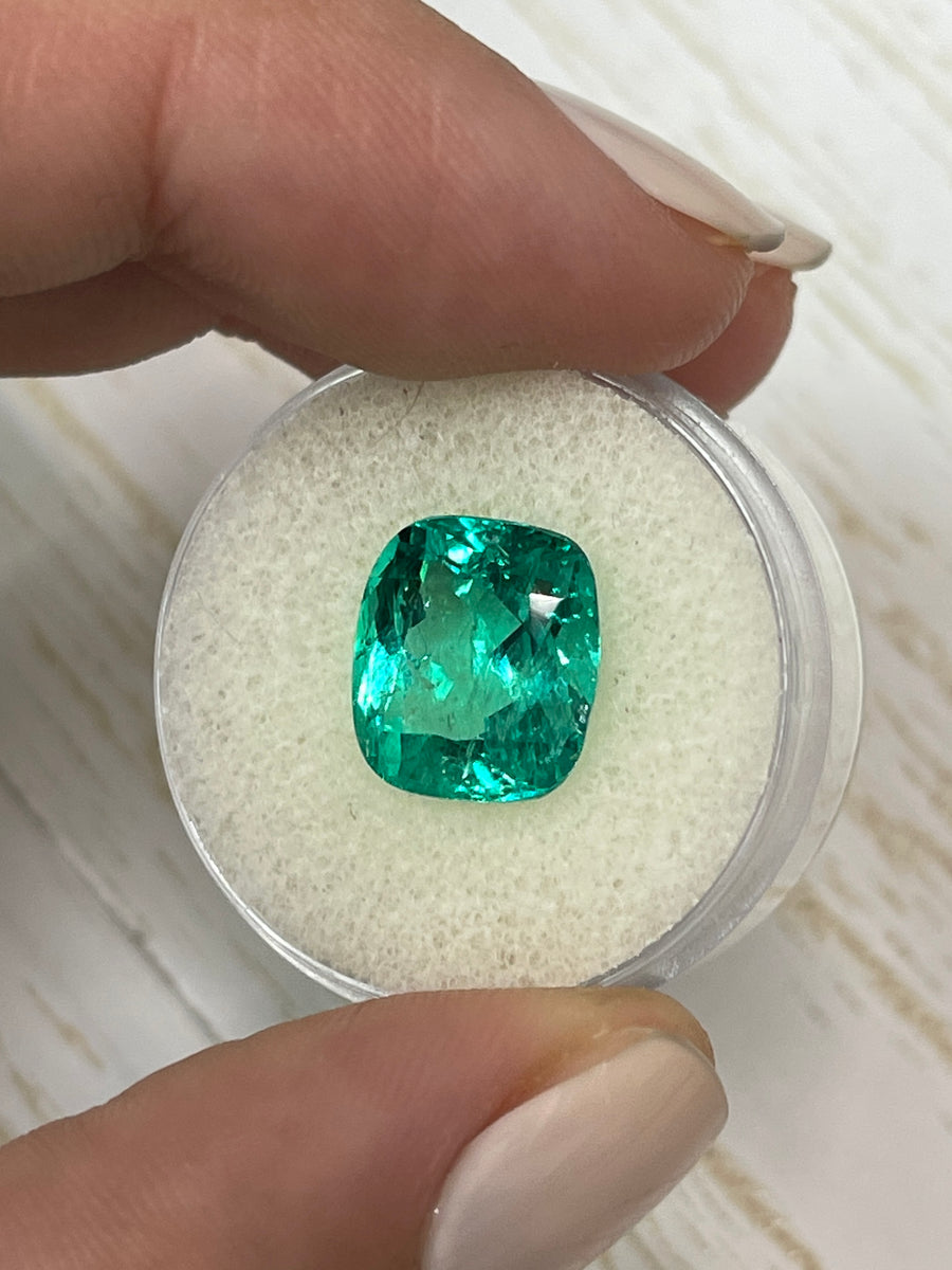 Fine Quality 5.81 Carat Cushion Cut Colombian Emerald - Certified Loose Gemstone