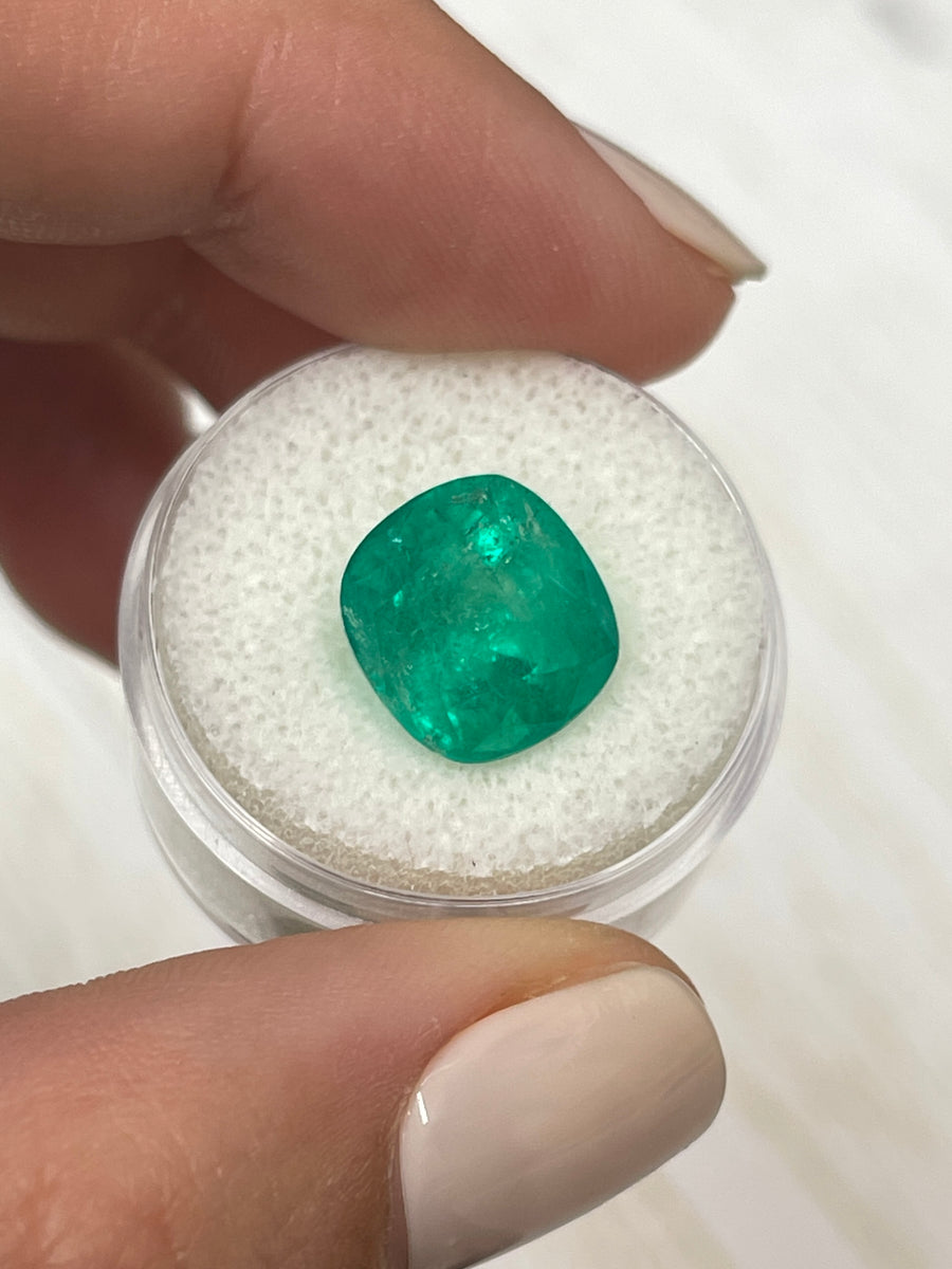 Colombian Emerald - 6.97 Carats of Natural Green Elegance