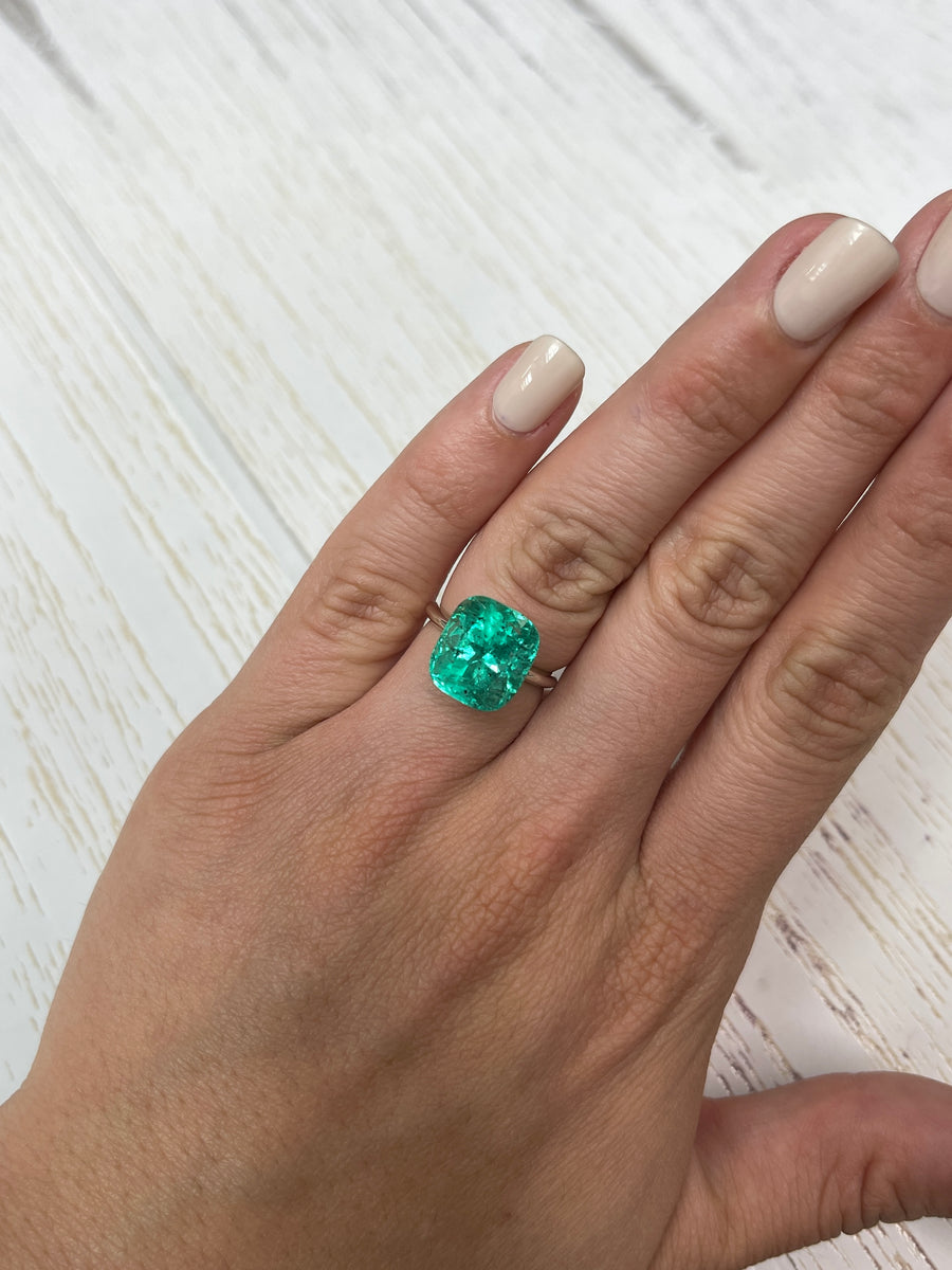 Natural Colombian Emerald - 8.60 Carat Cushion-Cut Gem in Lustrous Incandescent Green