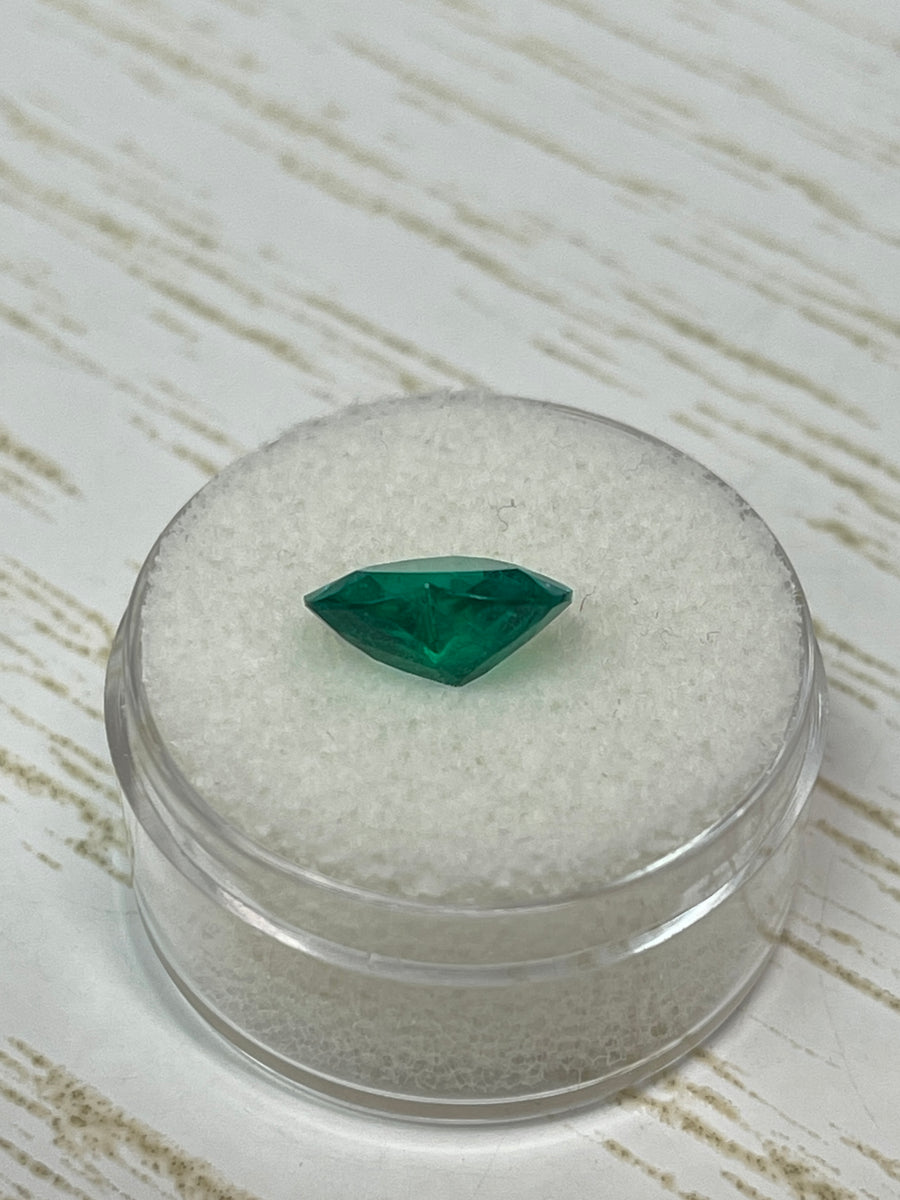 Top-Quality 2.33 Carat Heart Shaped Colombian Emerald - Certified and Natural