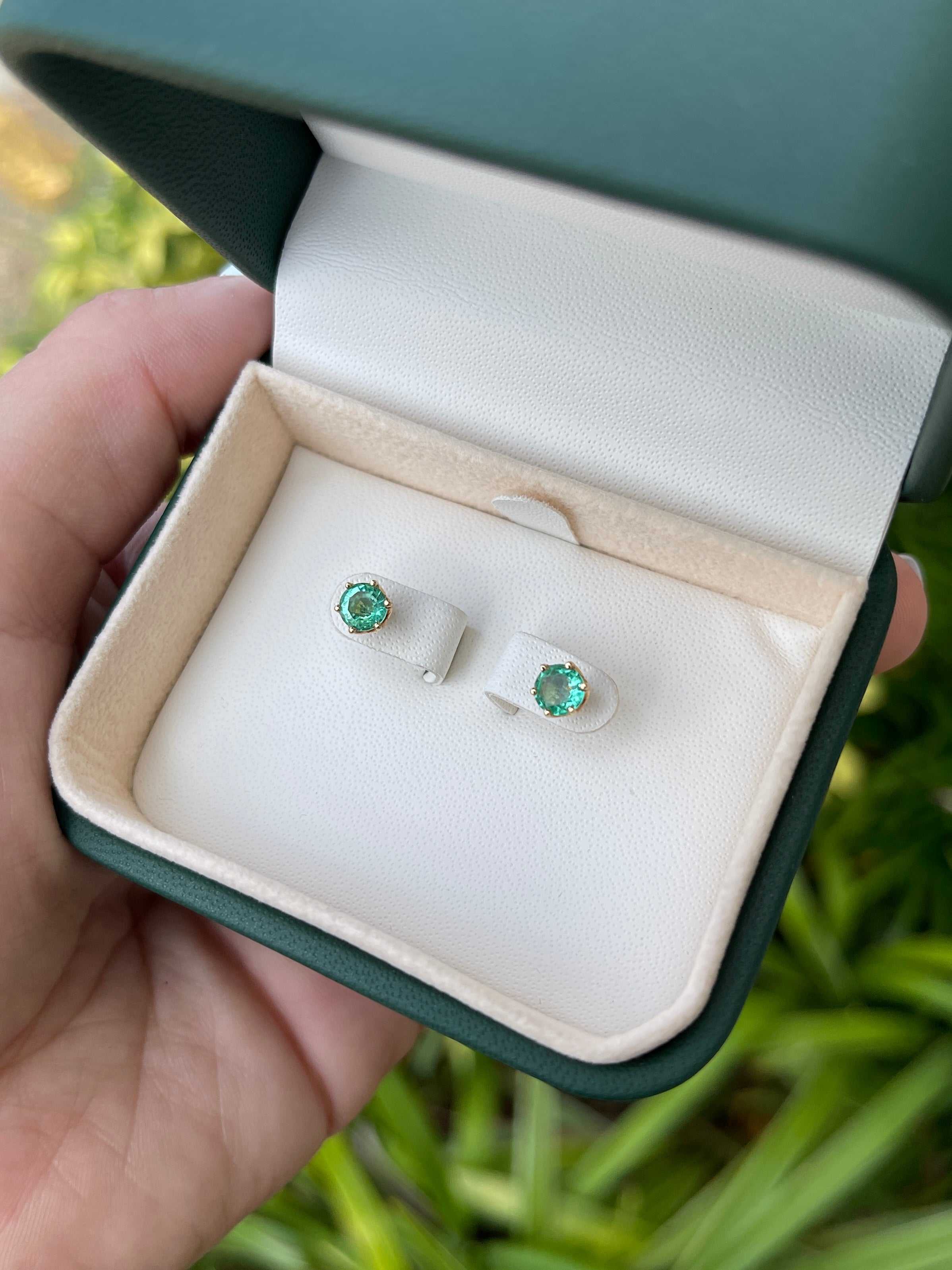 0.80tcw Round Cut Six Prong Stud Earrings 14K - JR Colombian Emeralds