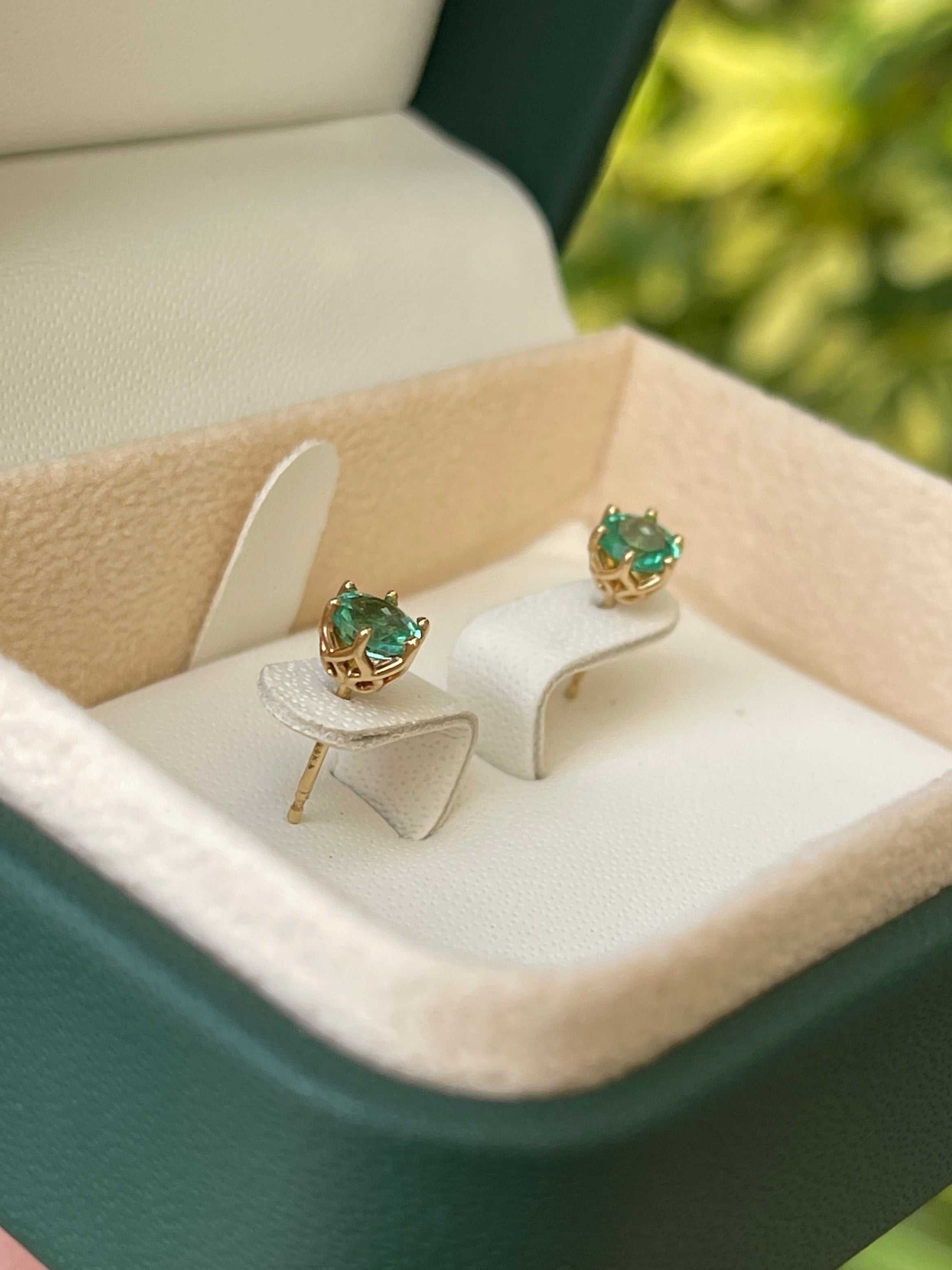 0.80tcw Round Cut Six Prong Stud Earrings 14K - JR Colombian Emeralds