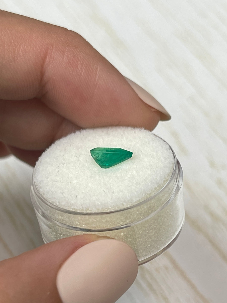 Medium Dark Green Pear-Cut Colombian Emerald - 0.85 Ct - Natural Loose Gemstone
