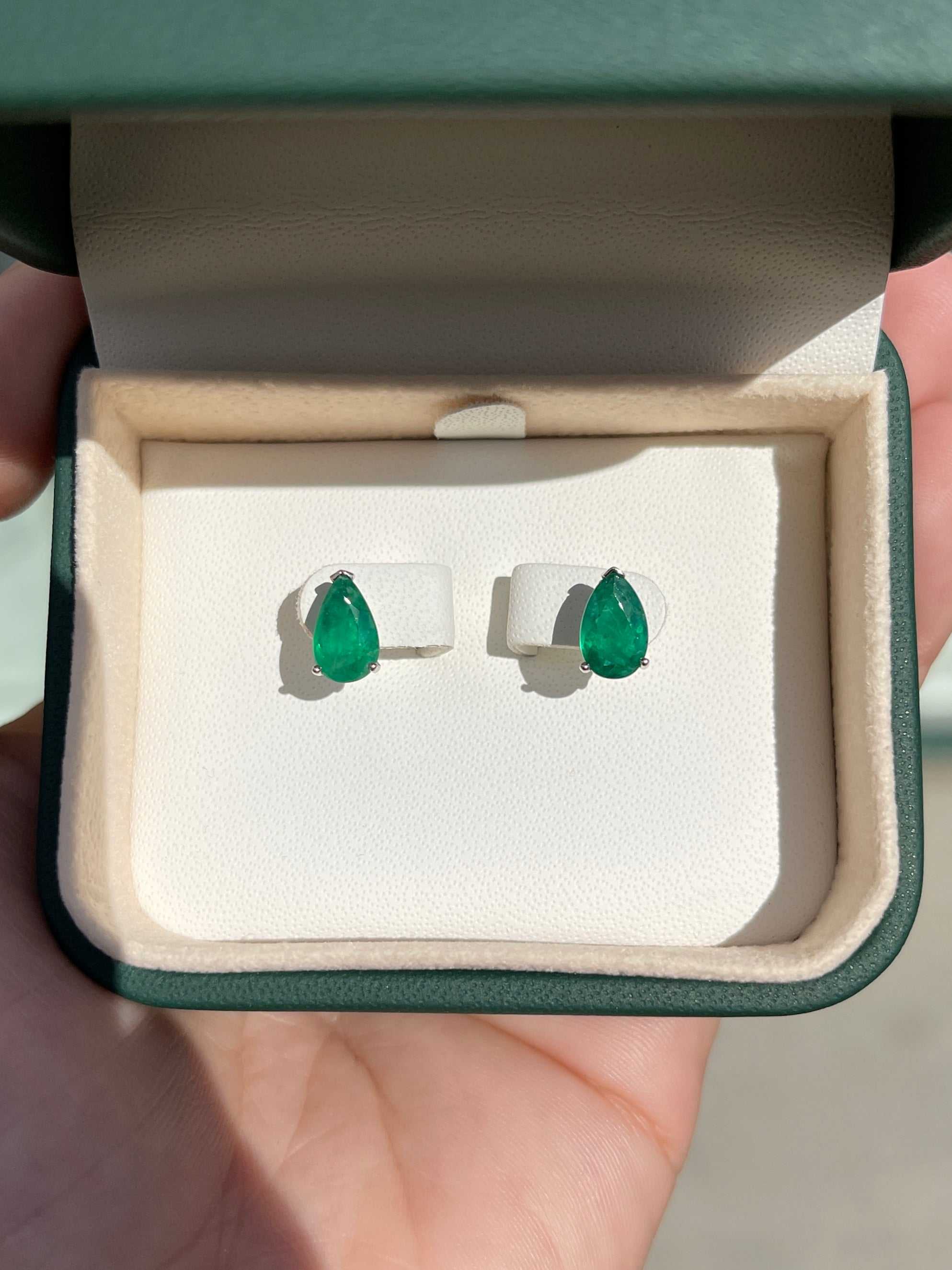 2.0tcw Natural Dark Forest Emerald Pear Cut Teardrop White Gold 14K - JR Colombian Emeralds