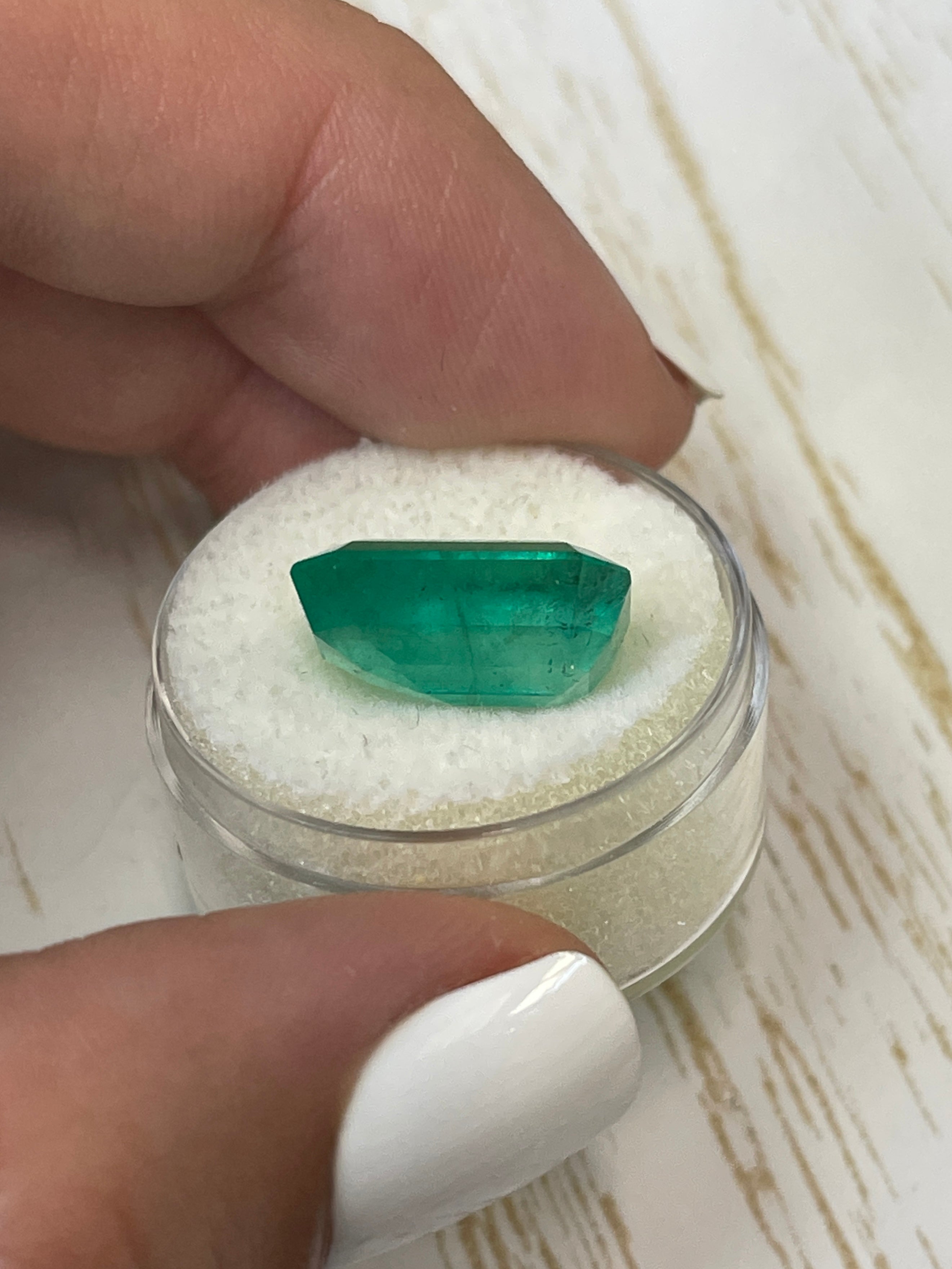 Enormous 15.4x11.50mm Colombian Emerald - 9.52 Carats, Emerald Cut