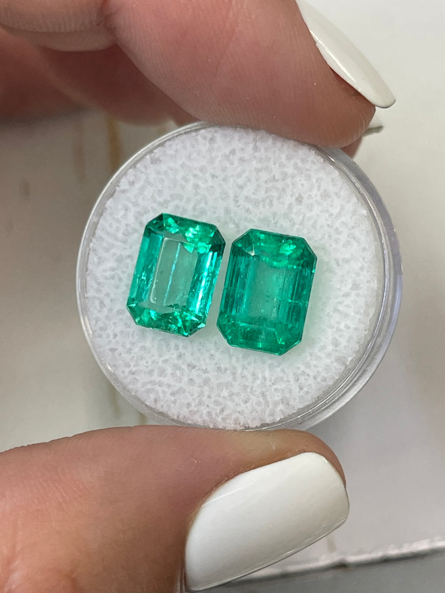 Pair of Colombian Emeralds - Vibrant Emerald Cut - Total 7.11 Carats