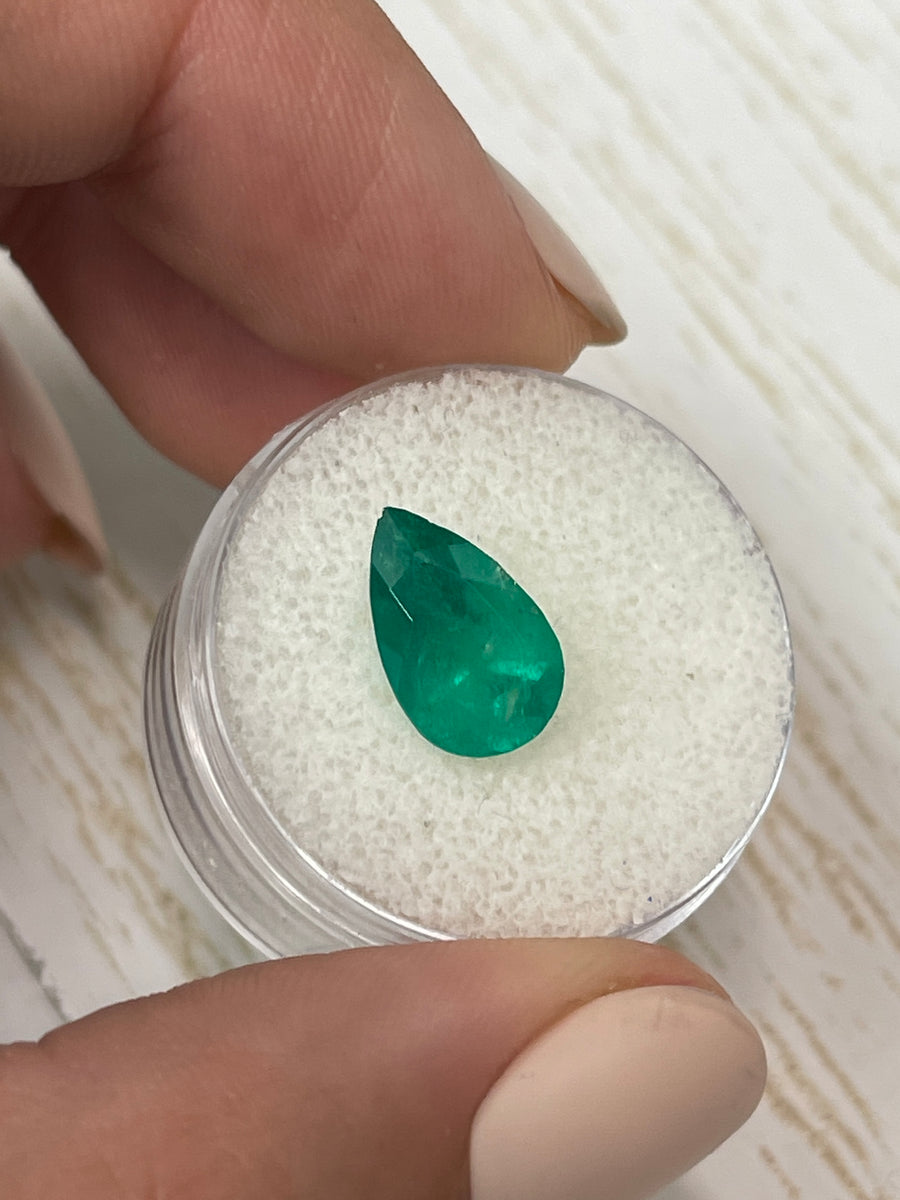 Lustrous 2.34 Carat Colombian Emerald Gemstone - Green Beauty