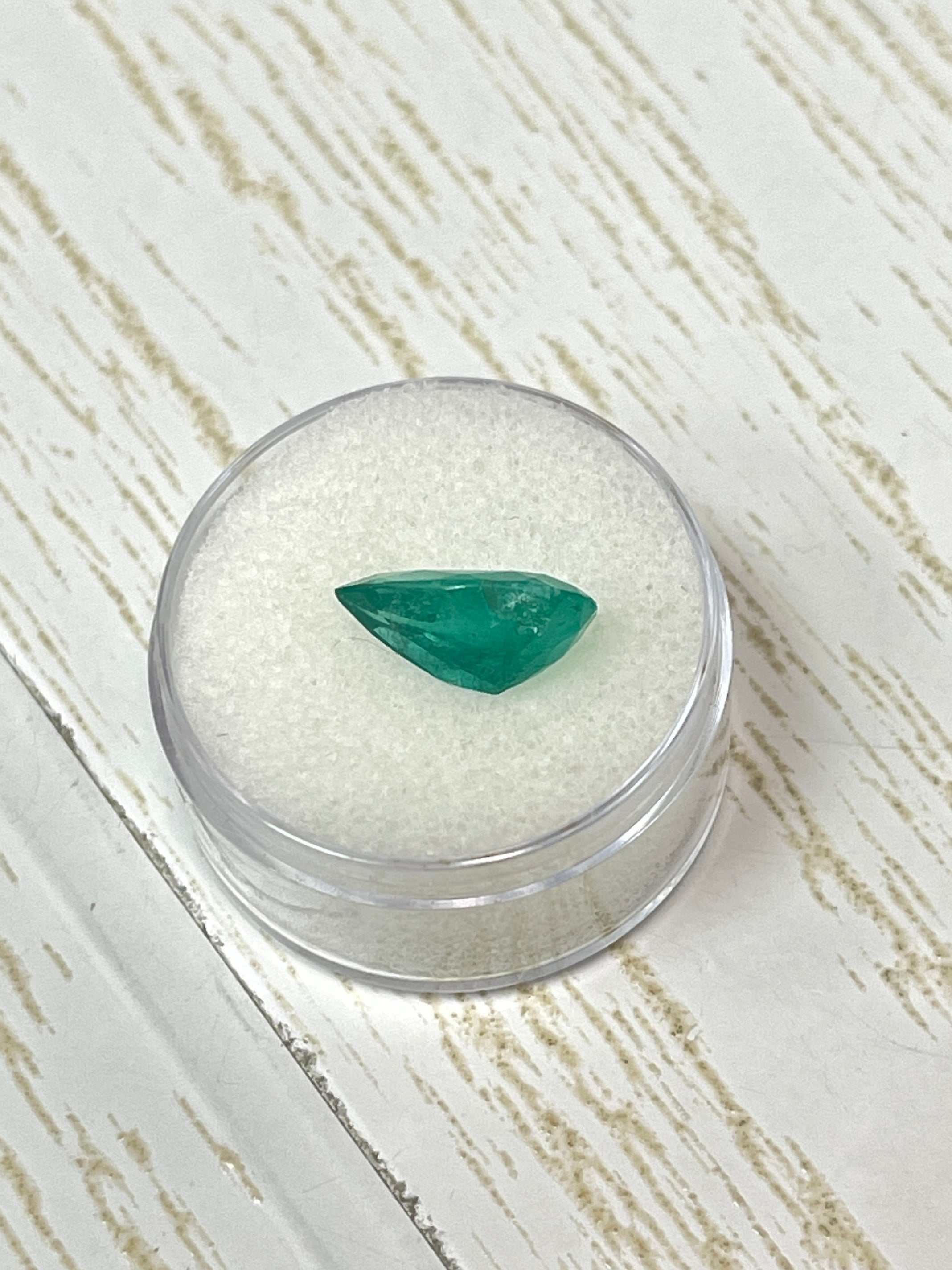 Stunning Green Colombian Emerald - 2.81 Carats