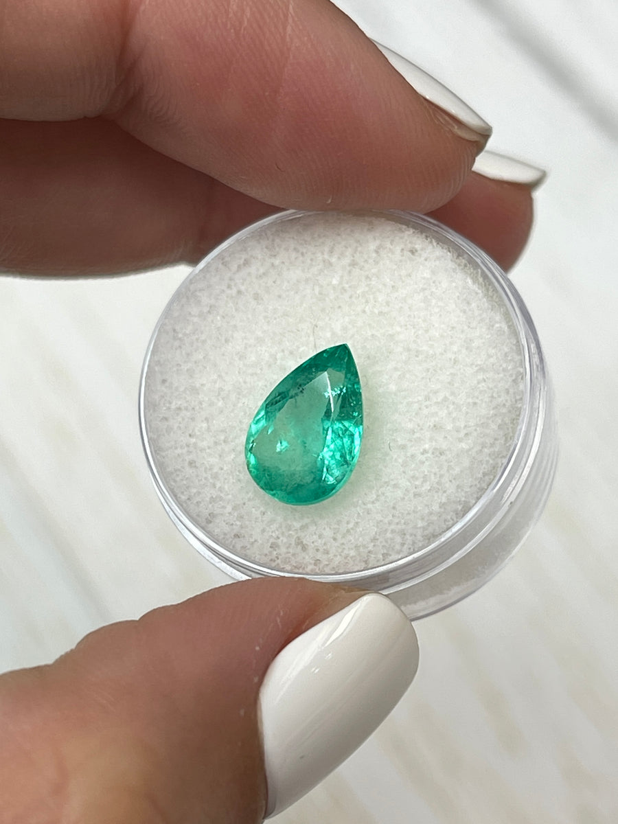 Elegant Pear-Cut Colombian Emerald - 2.88 Carats - Light Blue Green