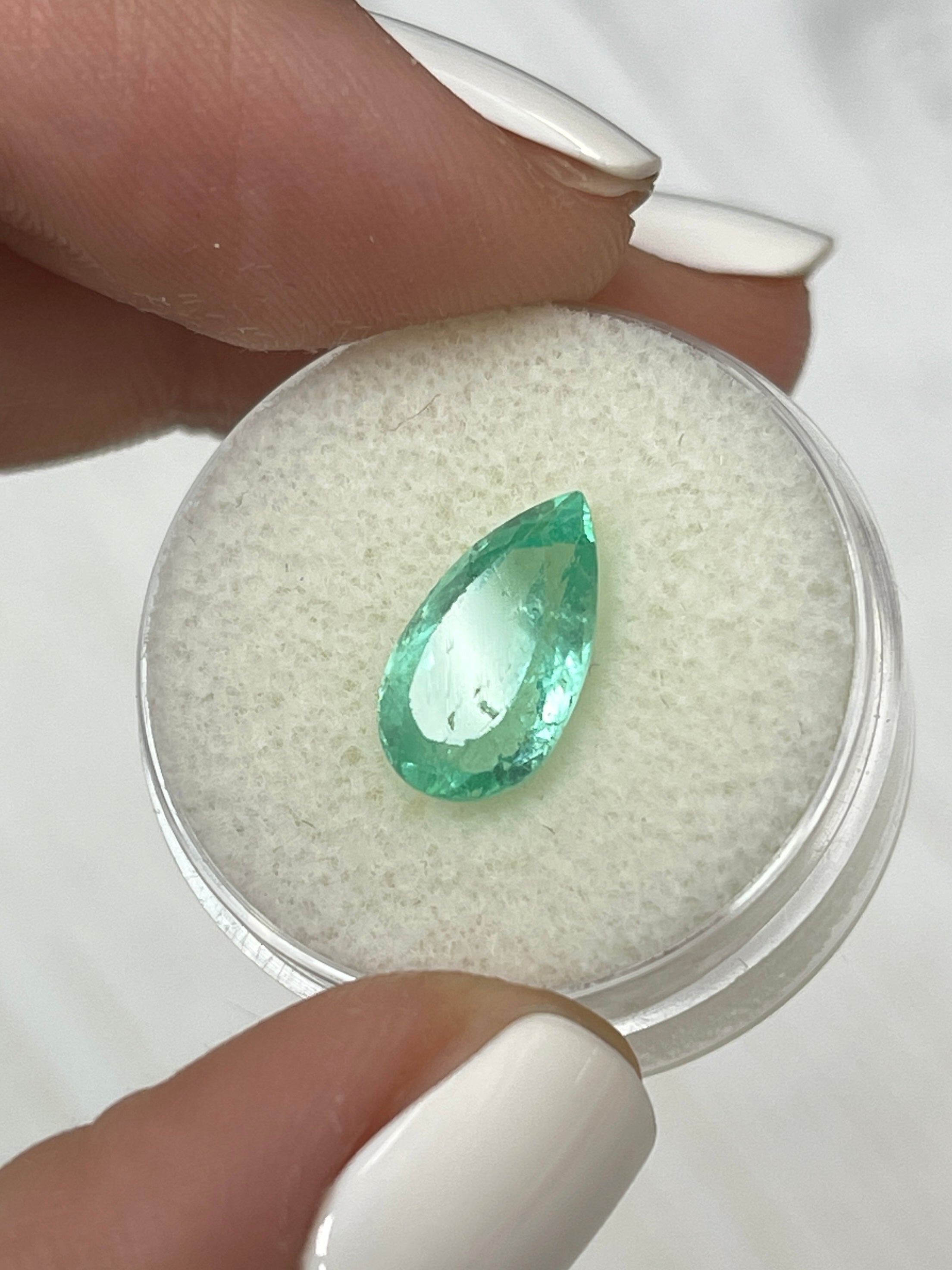 Elegant 3.05 Carat Light Green Colombian Emerald Gem