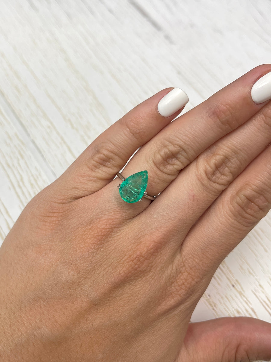 Breathtaking Green Colombian Emerald - 3.90 Carat Pear Gem