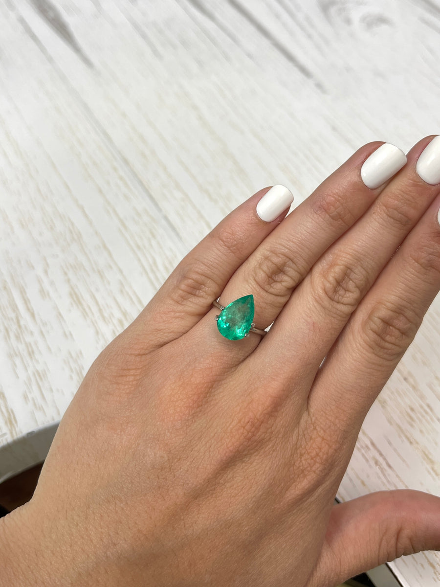 Pear-Cut Colombian Emerald - 4.10 Carats - Captivating Apple Green Hue