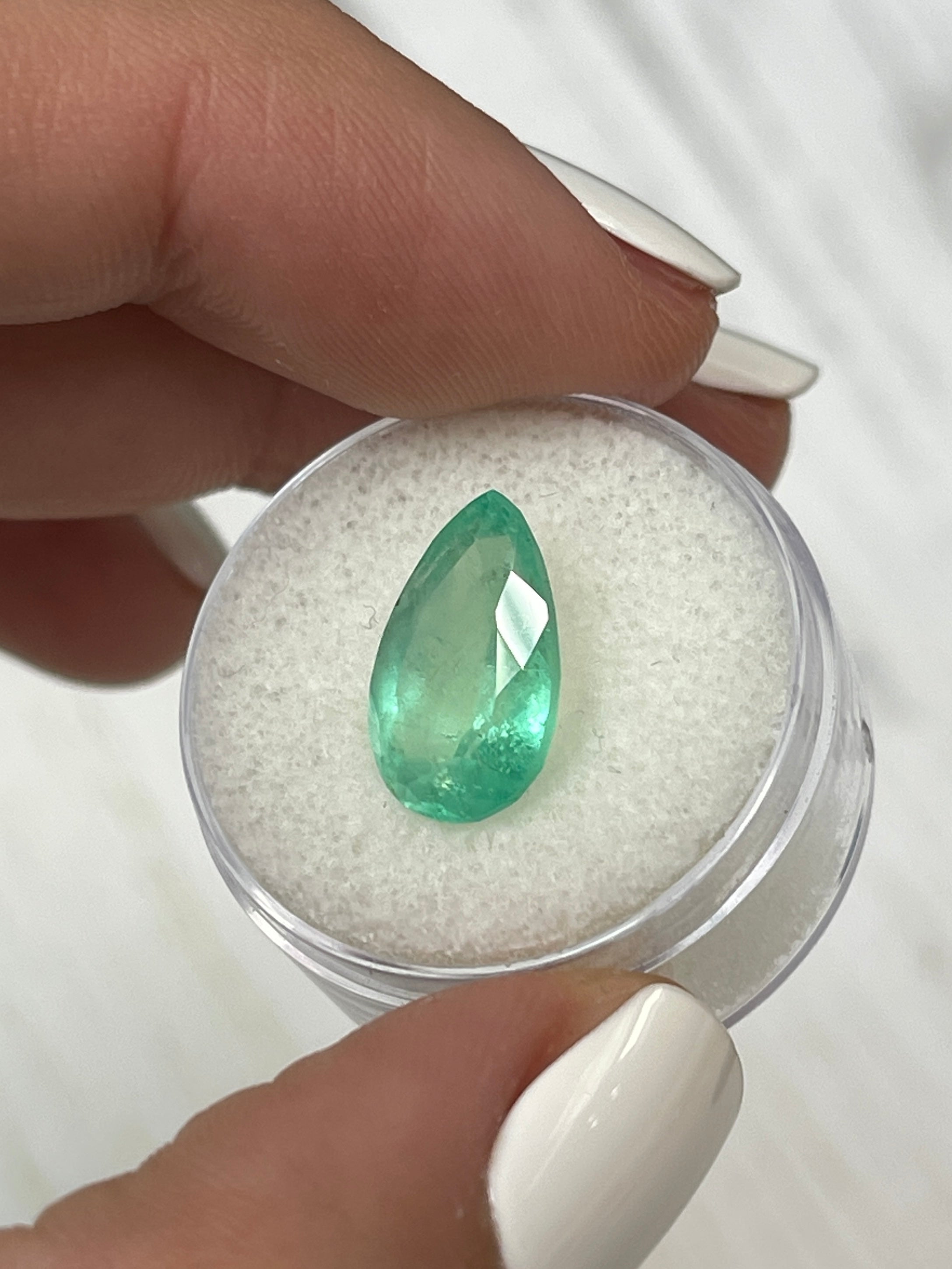 Vibrant 4.20 Carat Colombian Emerald - Natural Light Green Beauty