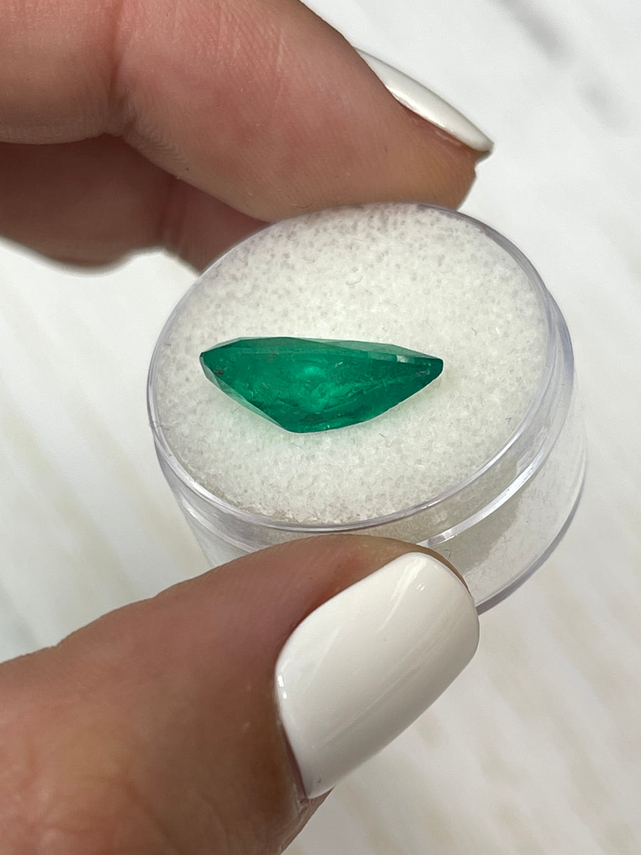 Colombian Emerald with Stunning Green Hue - 4.34 Carats - Pear Shape