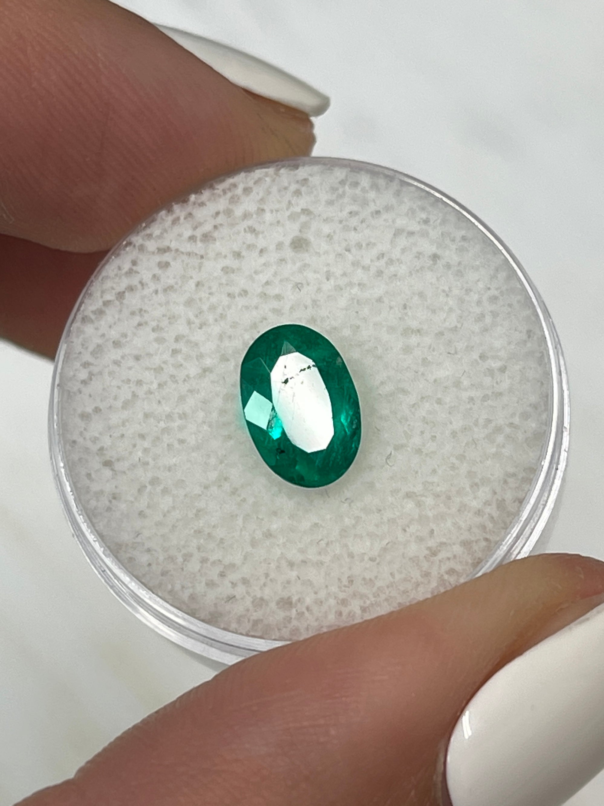 Colombian Emerald - 9x6 Oval Cut - 20 Carats