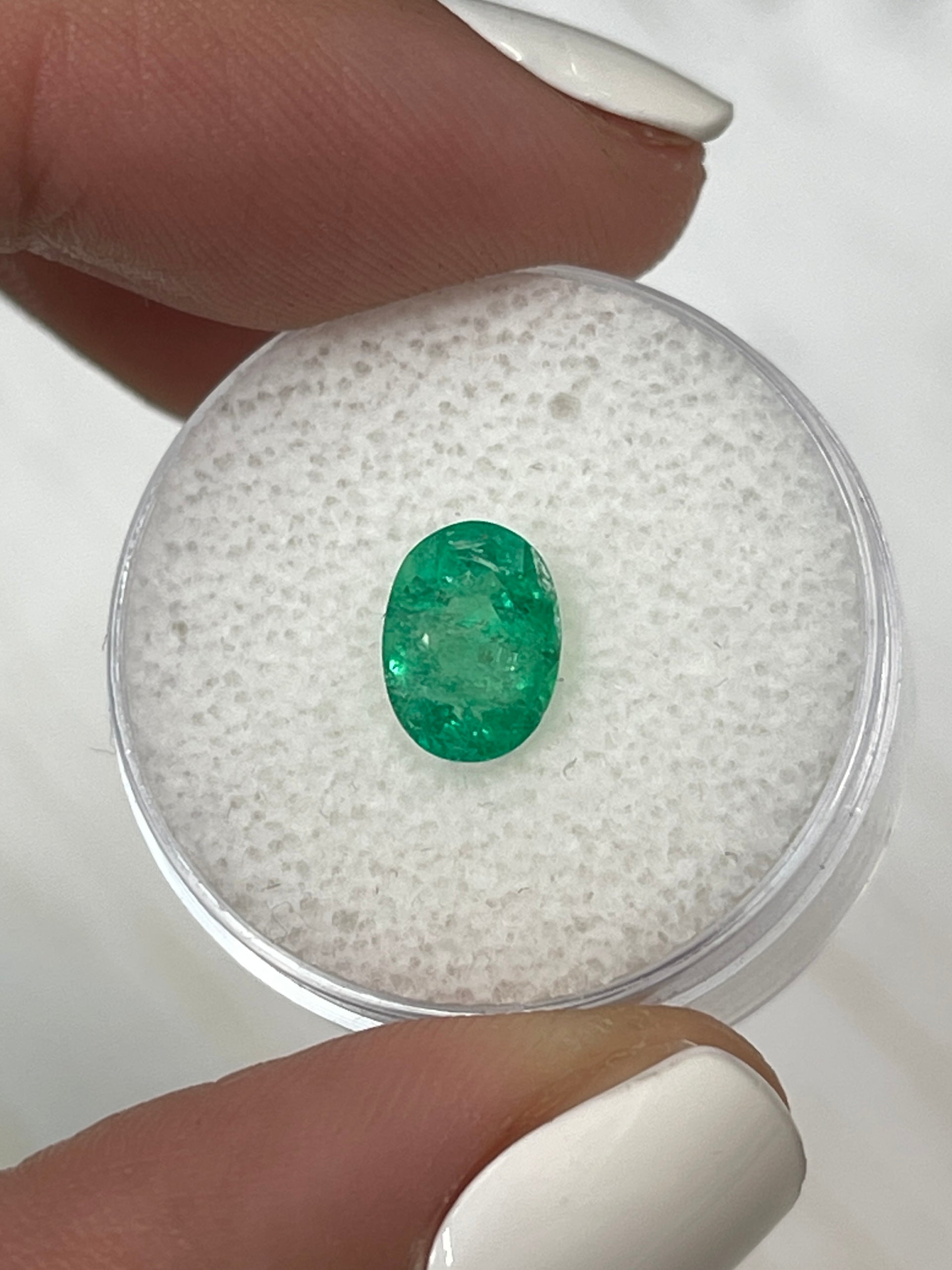 Vibrant Oval-Cut Colombian Emerald - 20 Carats - Natural Spring Green Shade