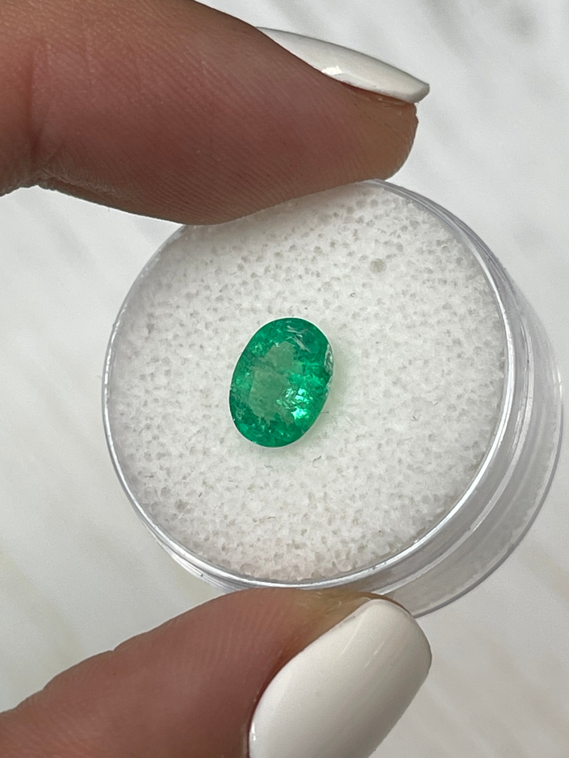 Large Loose Colombian Emerald - Oval Cut - Stunning 20-Carat Green Gem