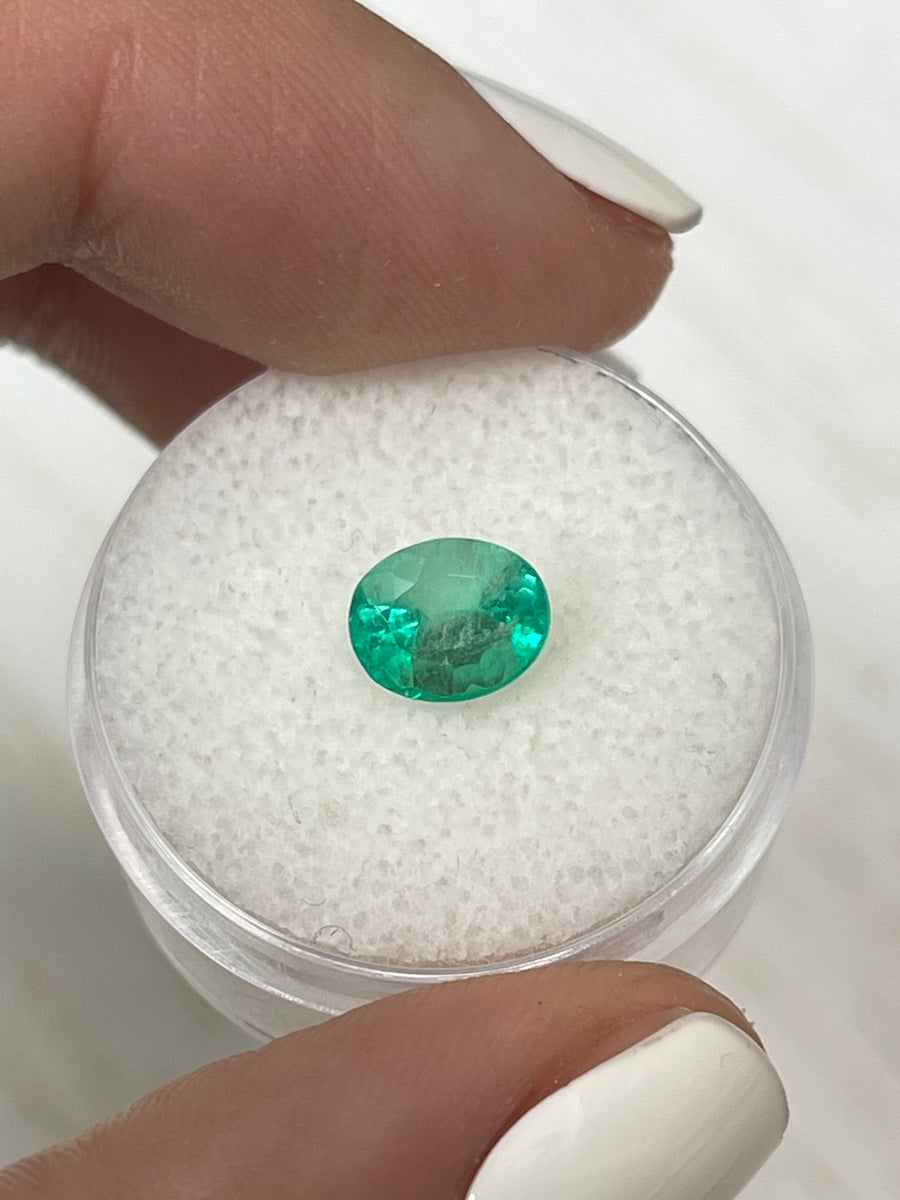 Colombian Emerald with Oval Shape - 1.55 Carat - Light Green
