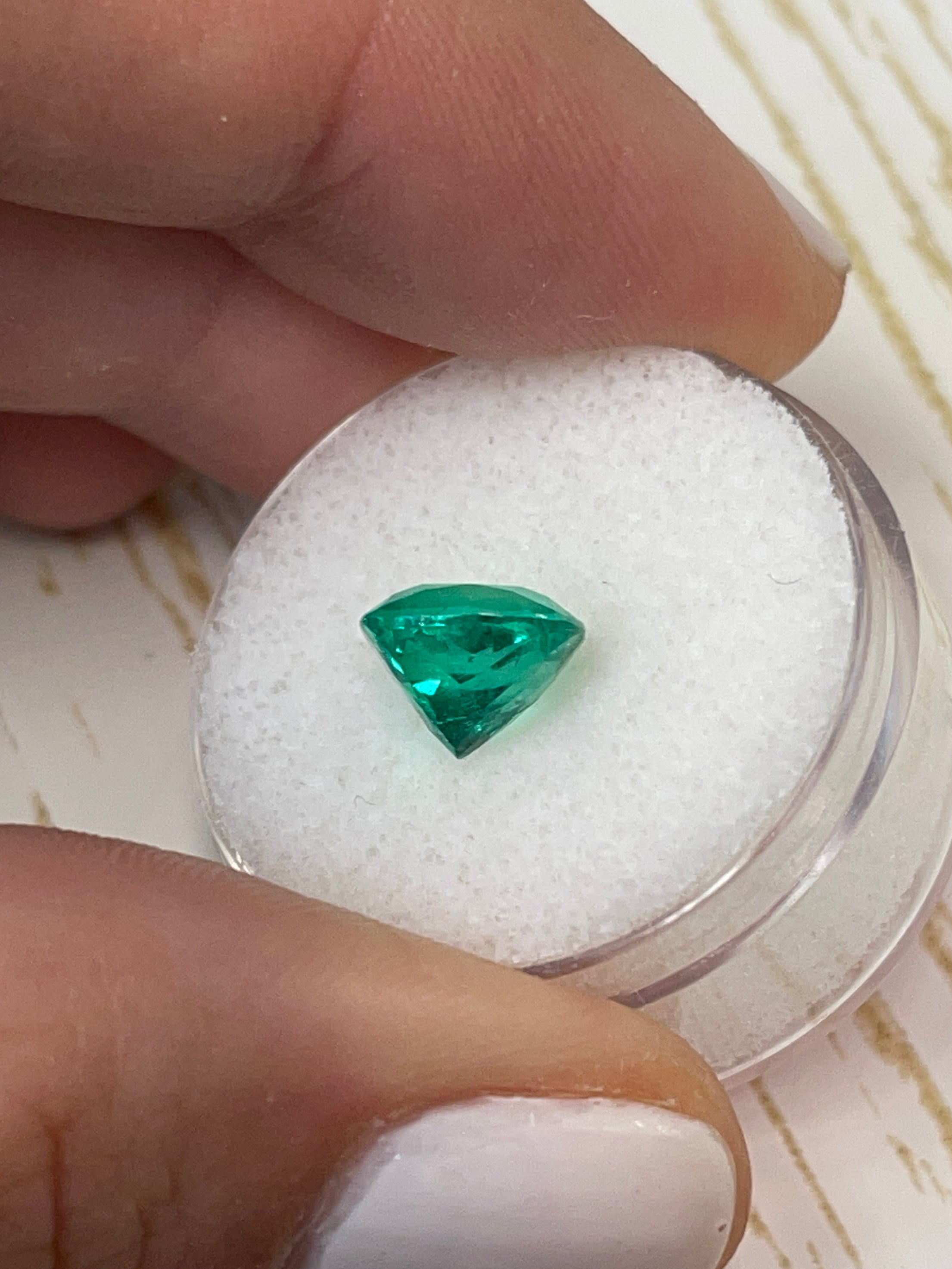 Gorgeous 2.60 Carat Natural Minor Oil Emerald - Vibrant Green Cushion Cut Gem