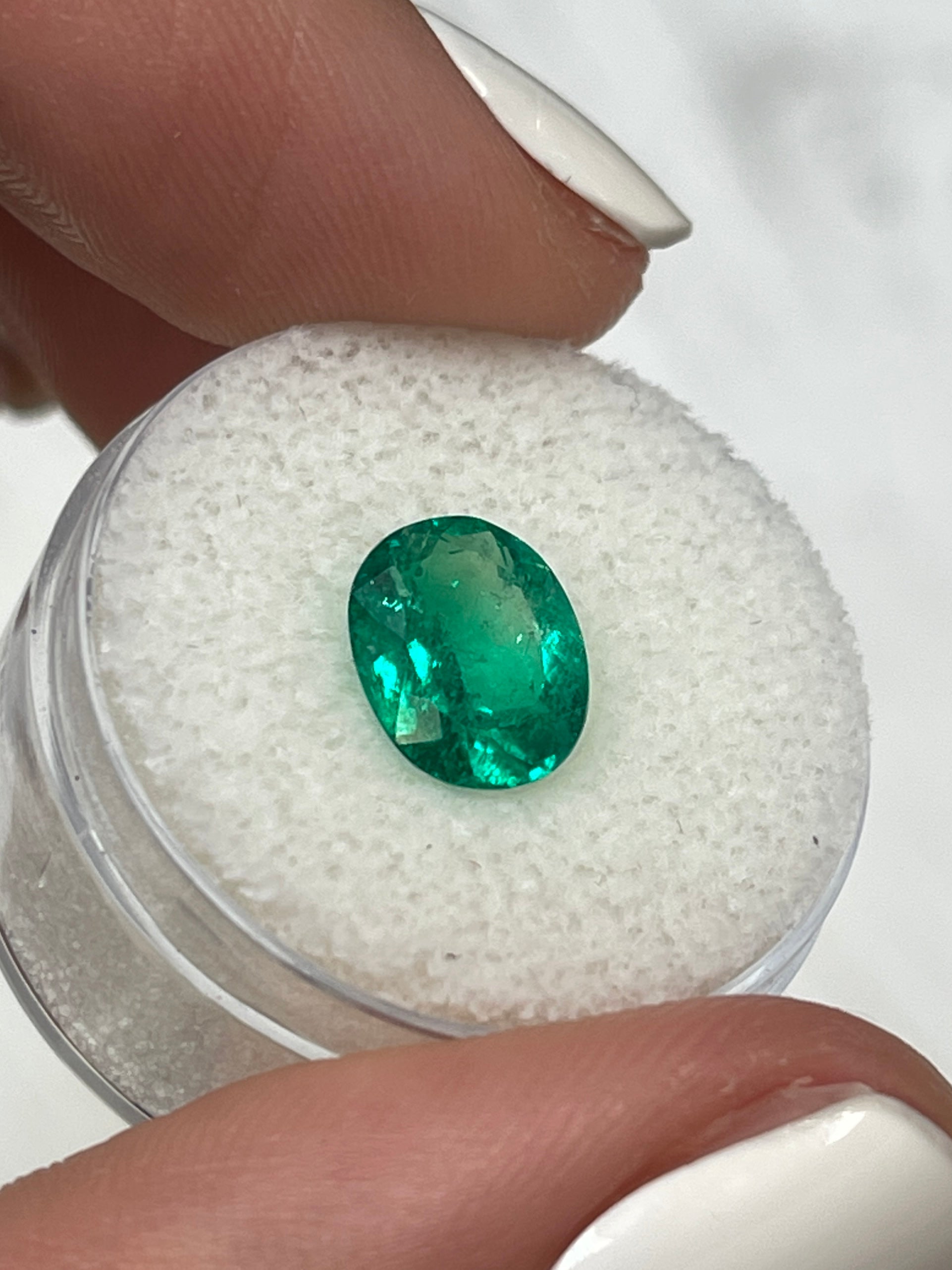 2.16 Carat 10x8 Vivid Muzo Green Natural Loose Colombian Emerald-Oval Cut - JR Colombian Emeralds