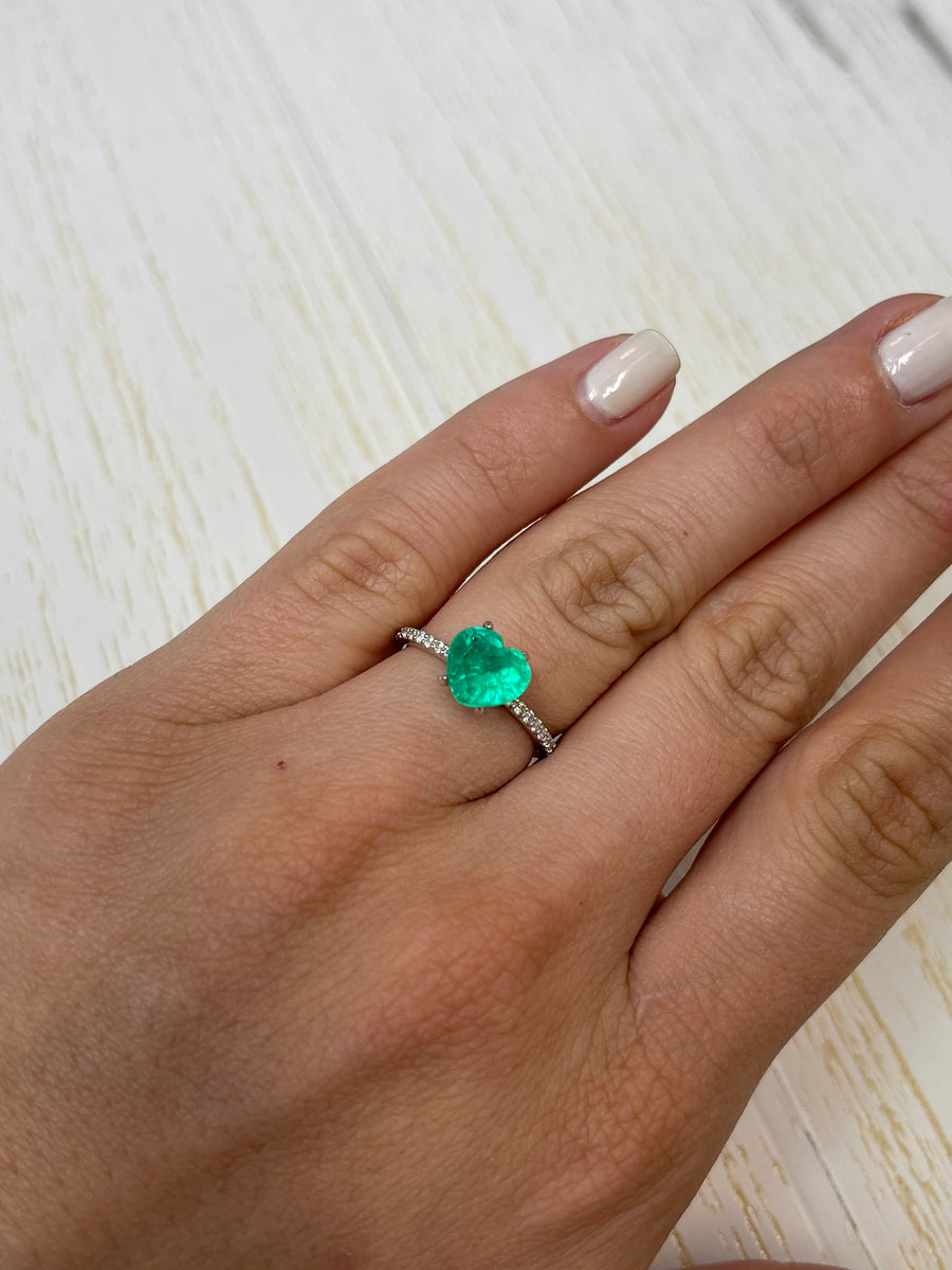 Heart-Cut Gemstone Ring with 1.94 Carat Colombian Emerald