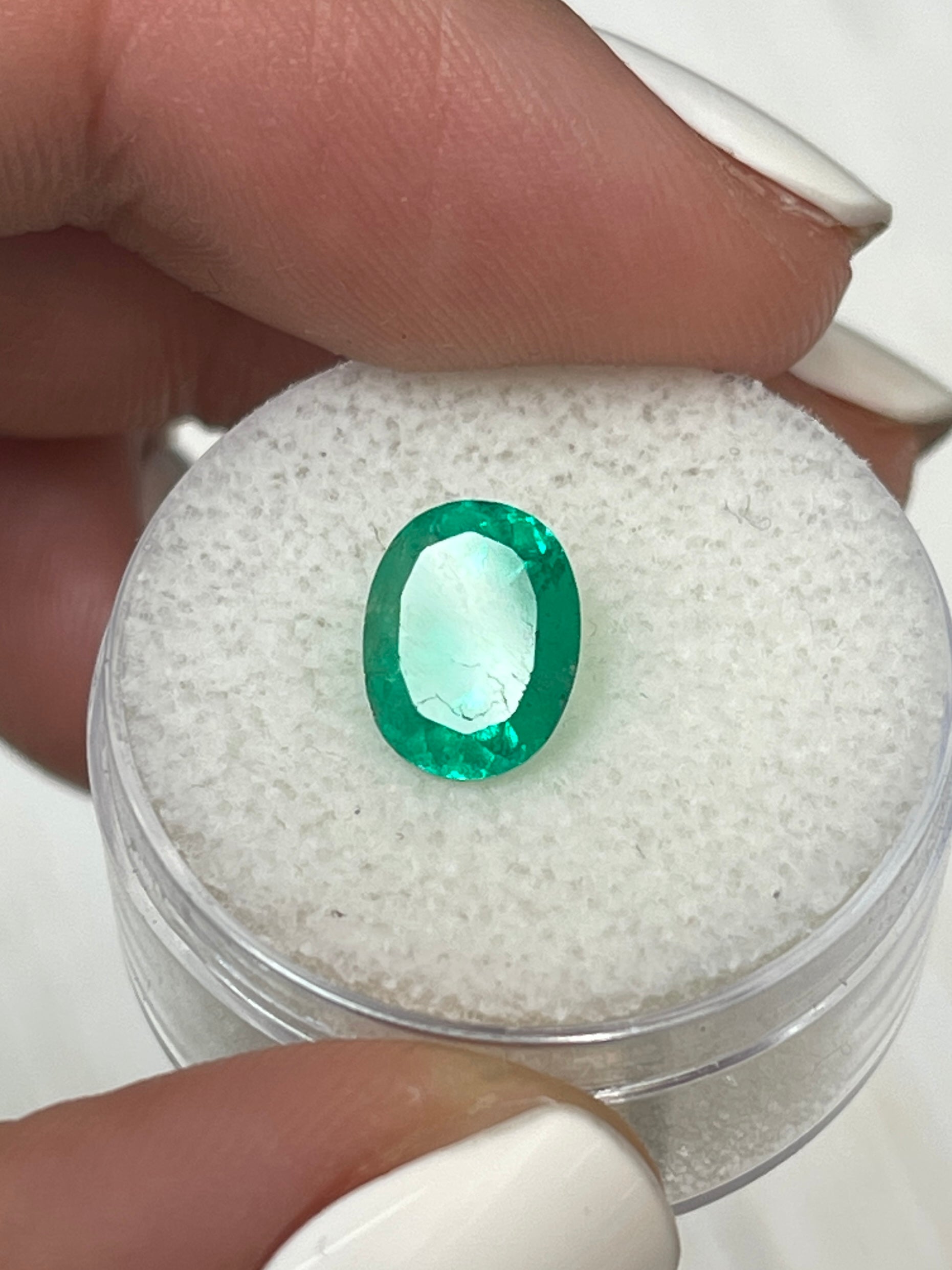 Colombian Emerald - 2.22 Carat Oval Cut - Brilliant Green Hue